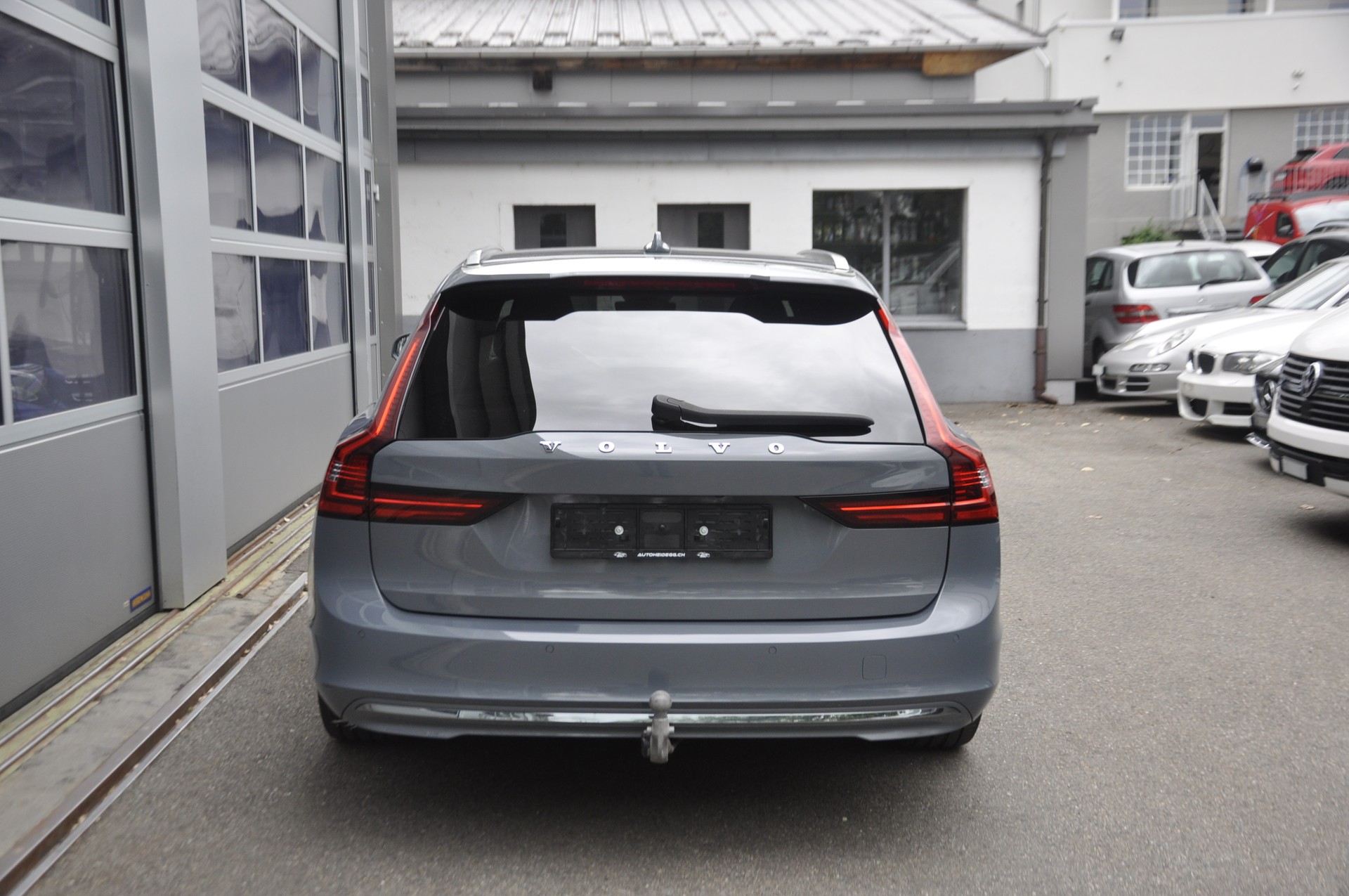 VOLVO V90 B5 AWD Diesel Mild Hybrid Inscription Geartronic I Anhängerkupplung-image-13