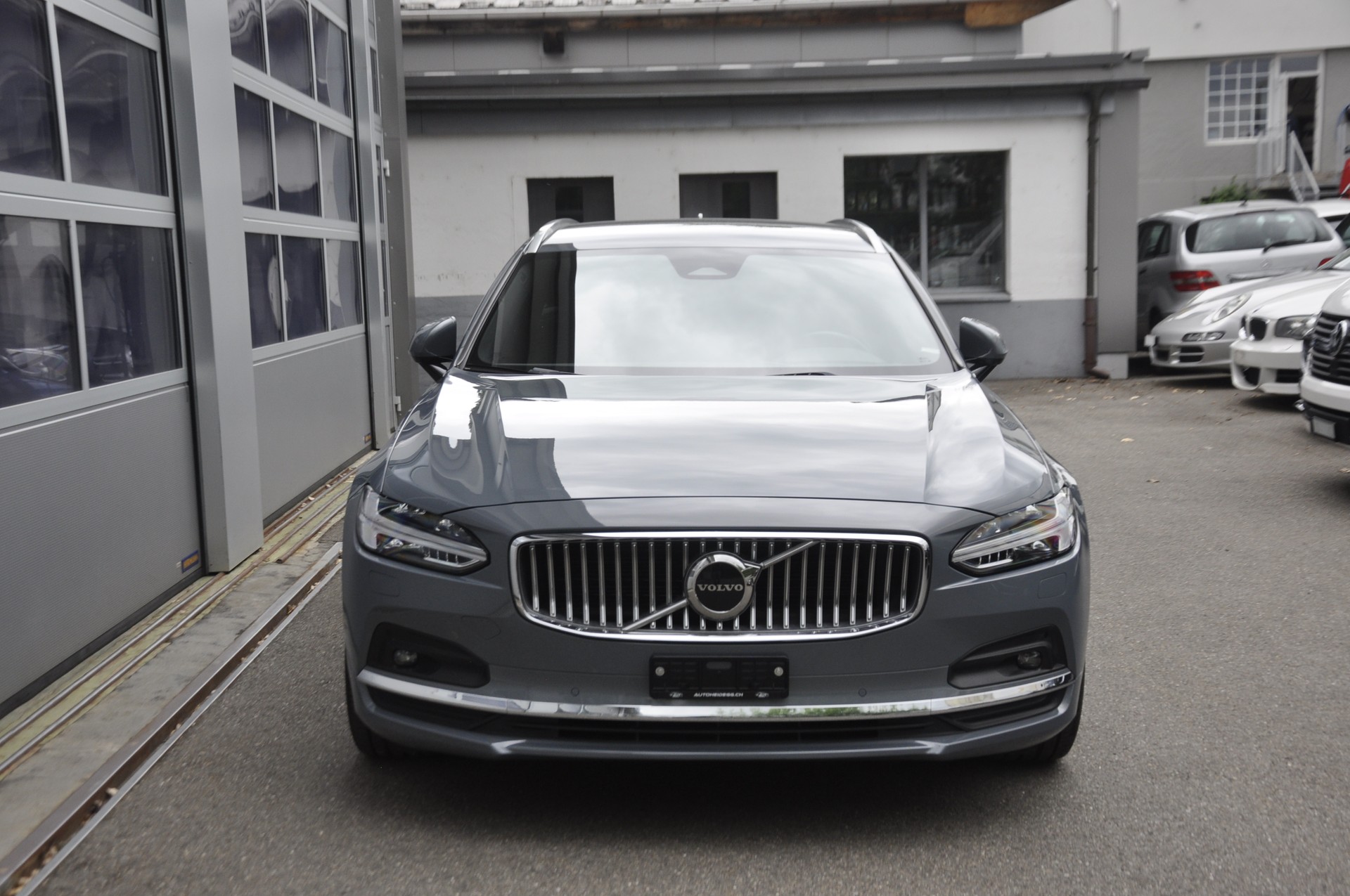 VOLVO V90 B5 AWD Diesel Mild Hybrid Inscription Geartronic I Anhängerkupplung-image-1