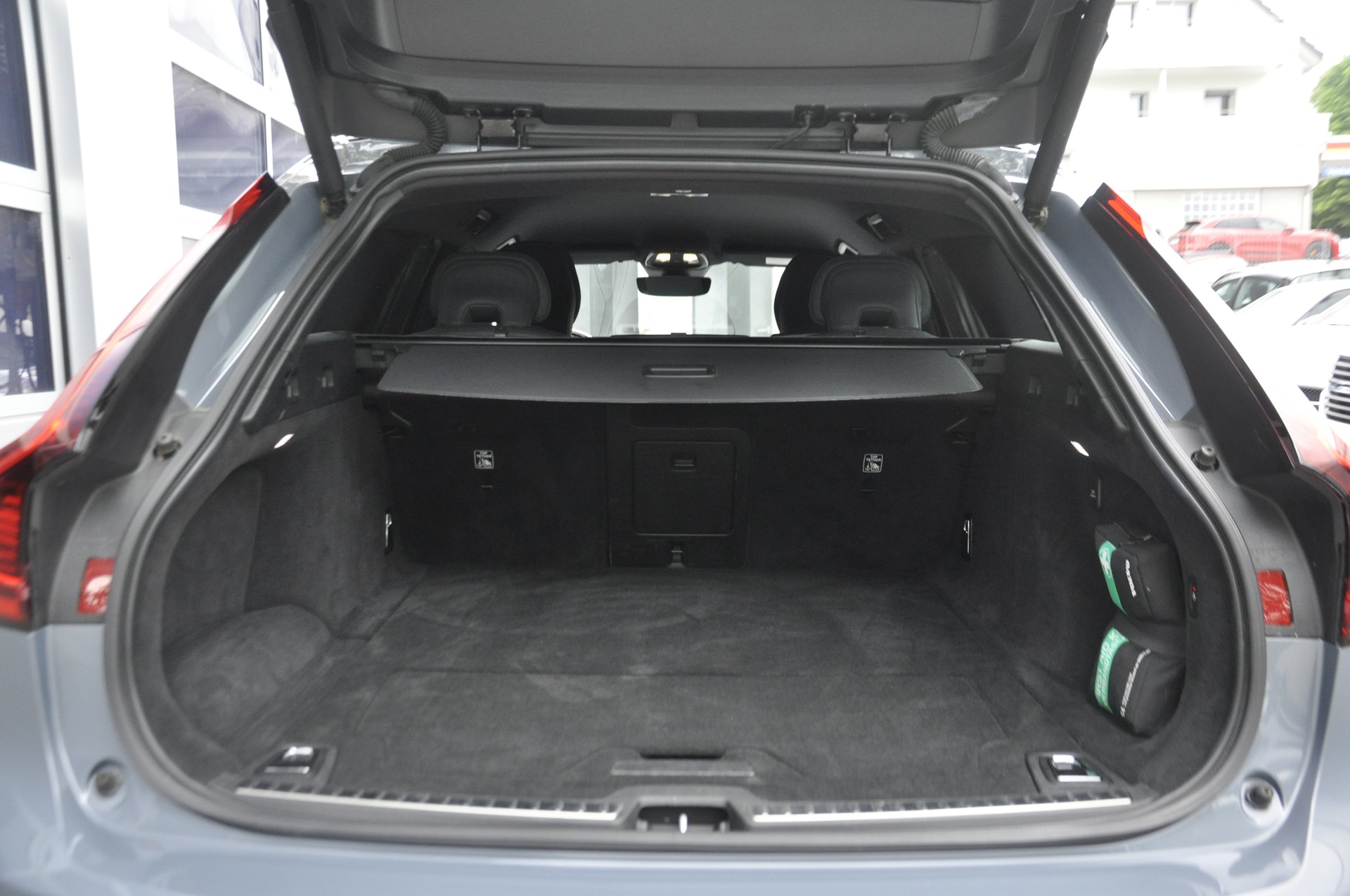 VOLVO V90 B5 AWD Diesel Mild Hybrid Inscription Geartronic I Anhängerkupplung-image-12