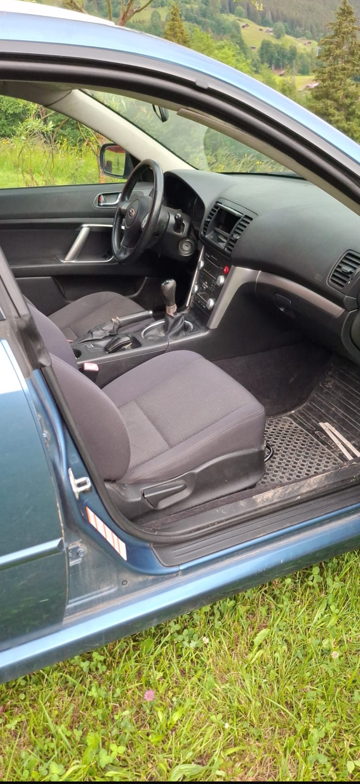 SUBARU Legacy 2.0R AWD Swiss-image-3