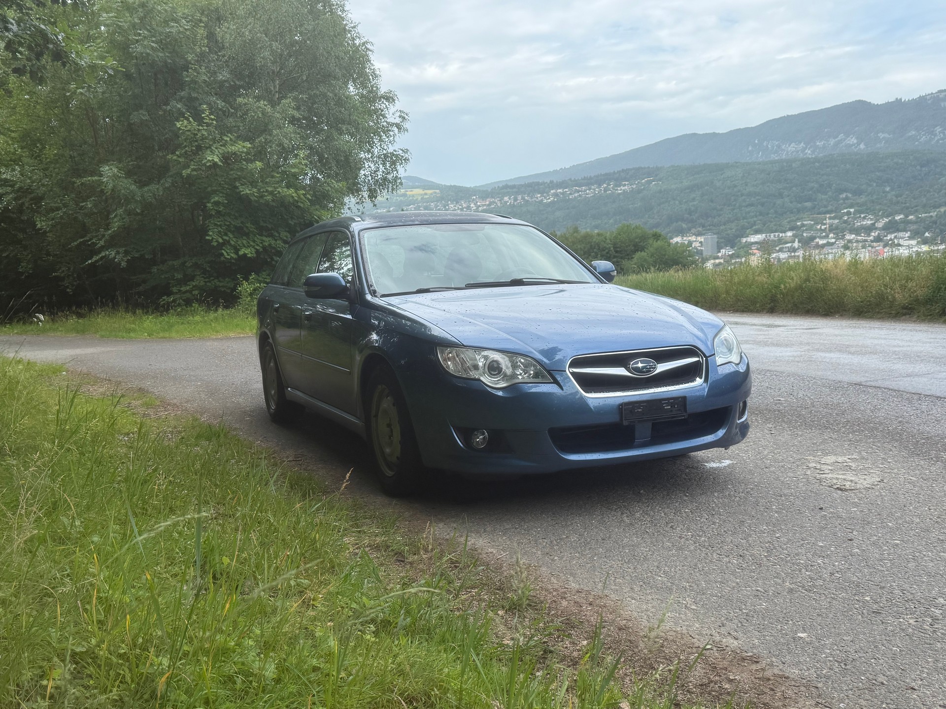 SUBARU Legacy 2.0R AWD Swiss-image-1