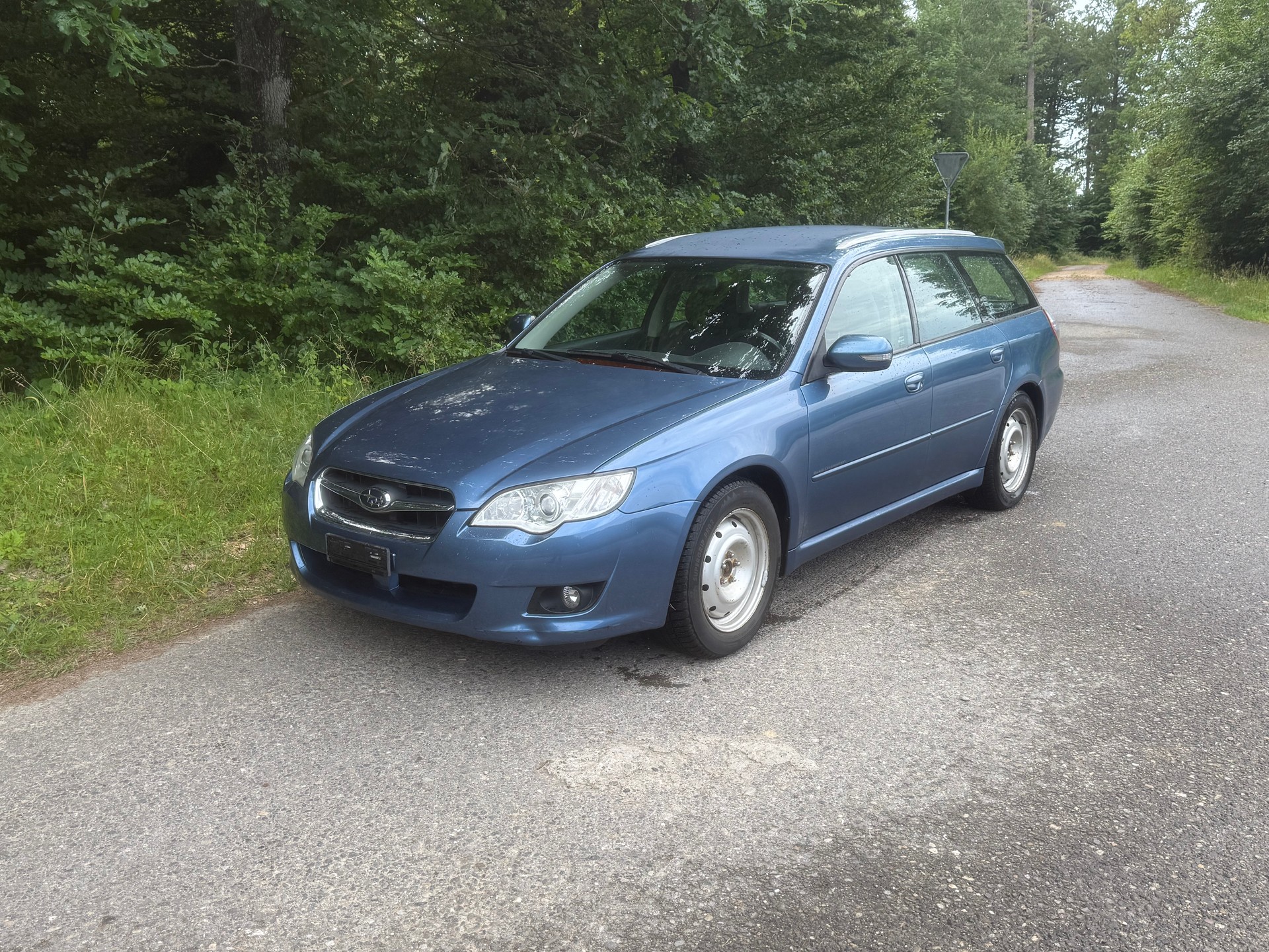 SUBARU Legacy 2.0R AWD Swiss-image-0