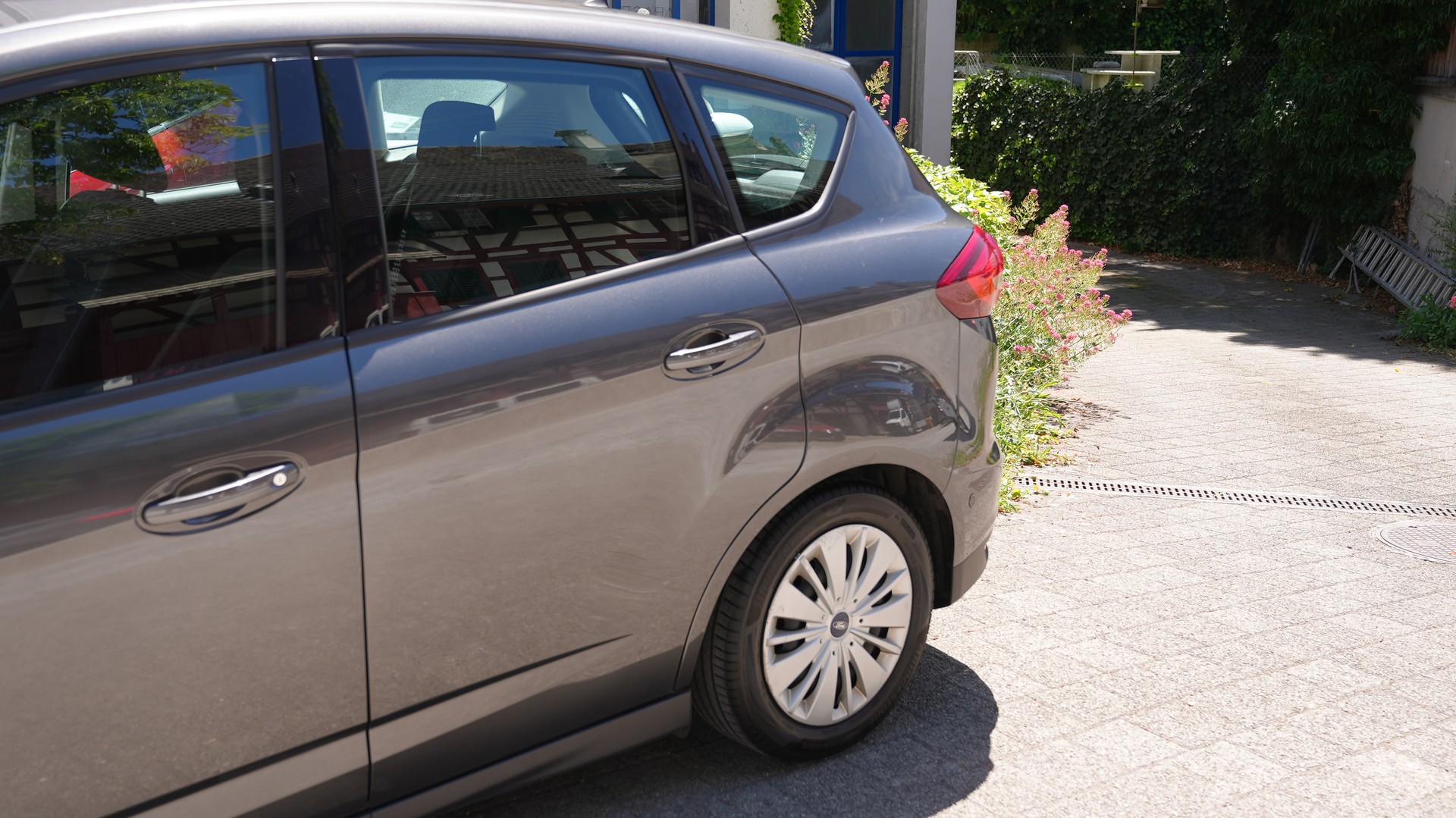 FORD C-Max 1.0 SCTi Titanium-image-2