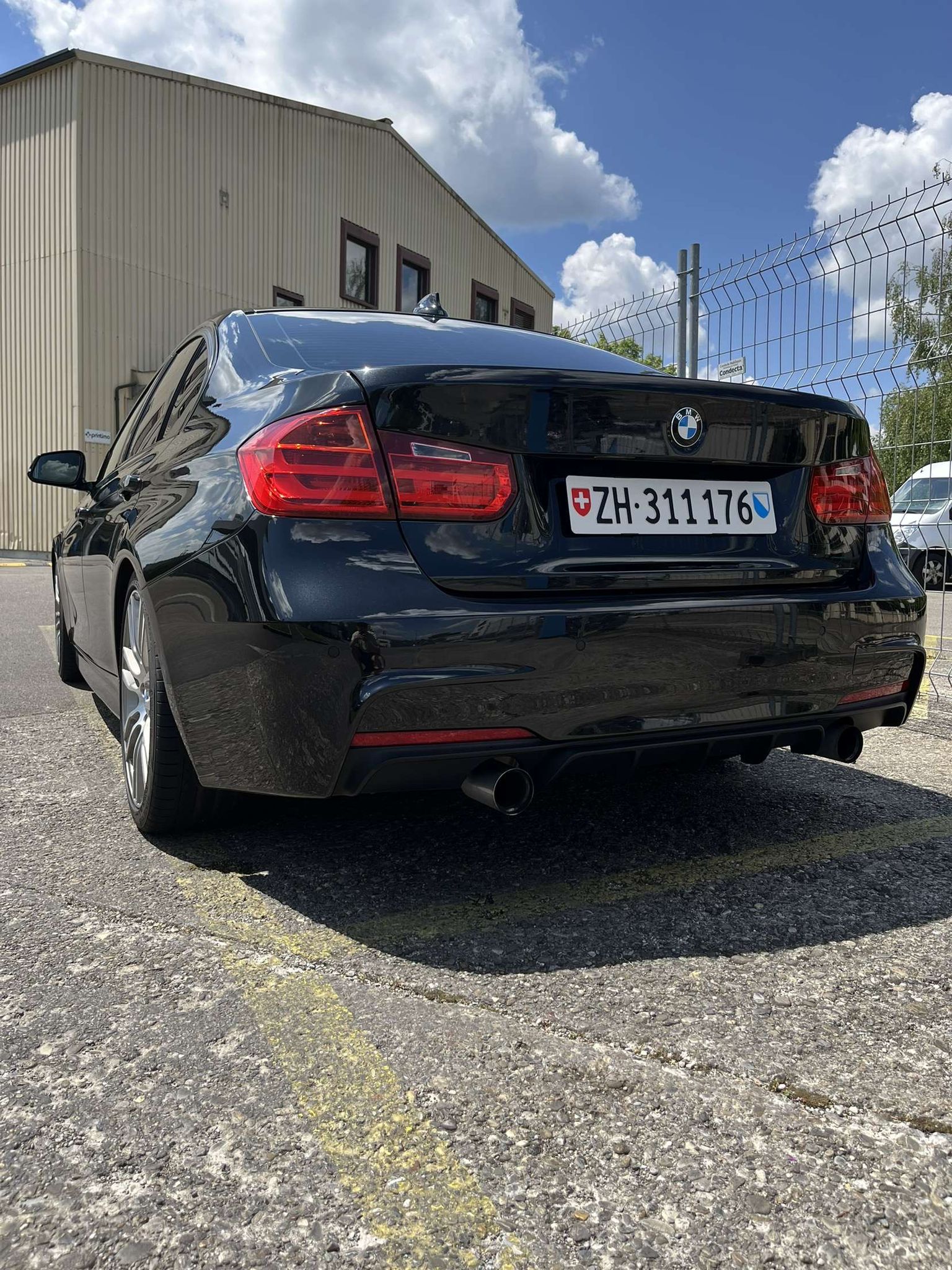 BMW 335i xDrive-image-3