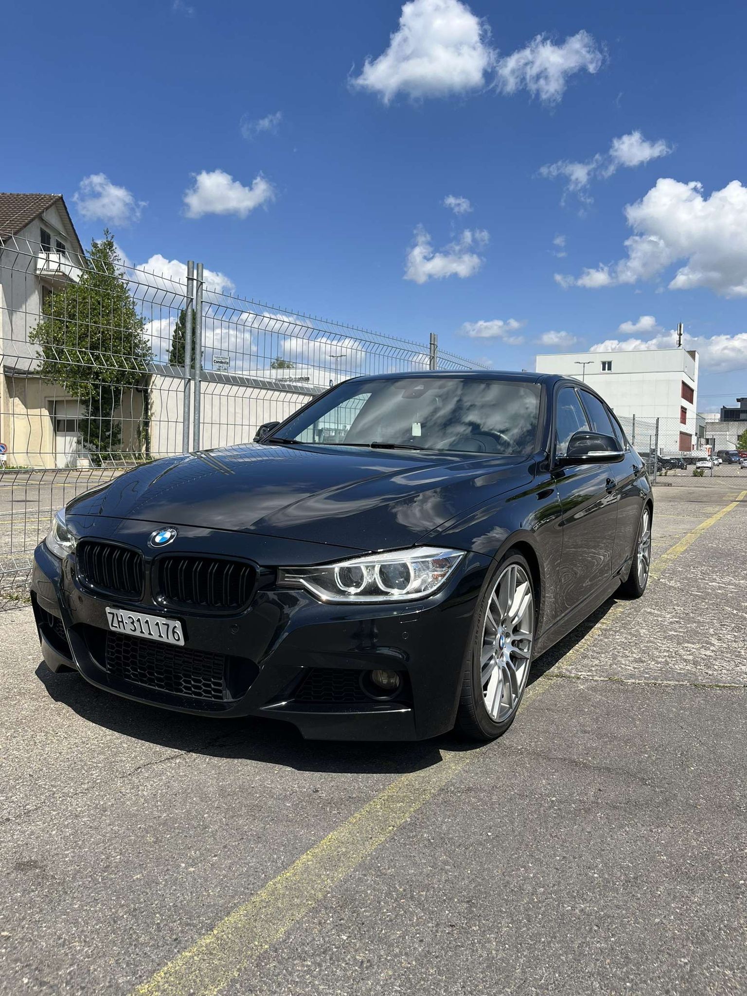 BMW 335i xDrive-image-1