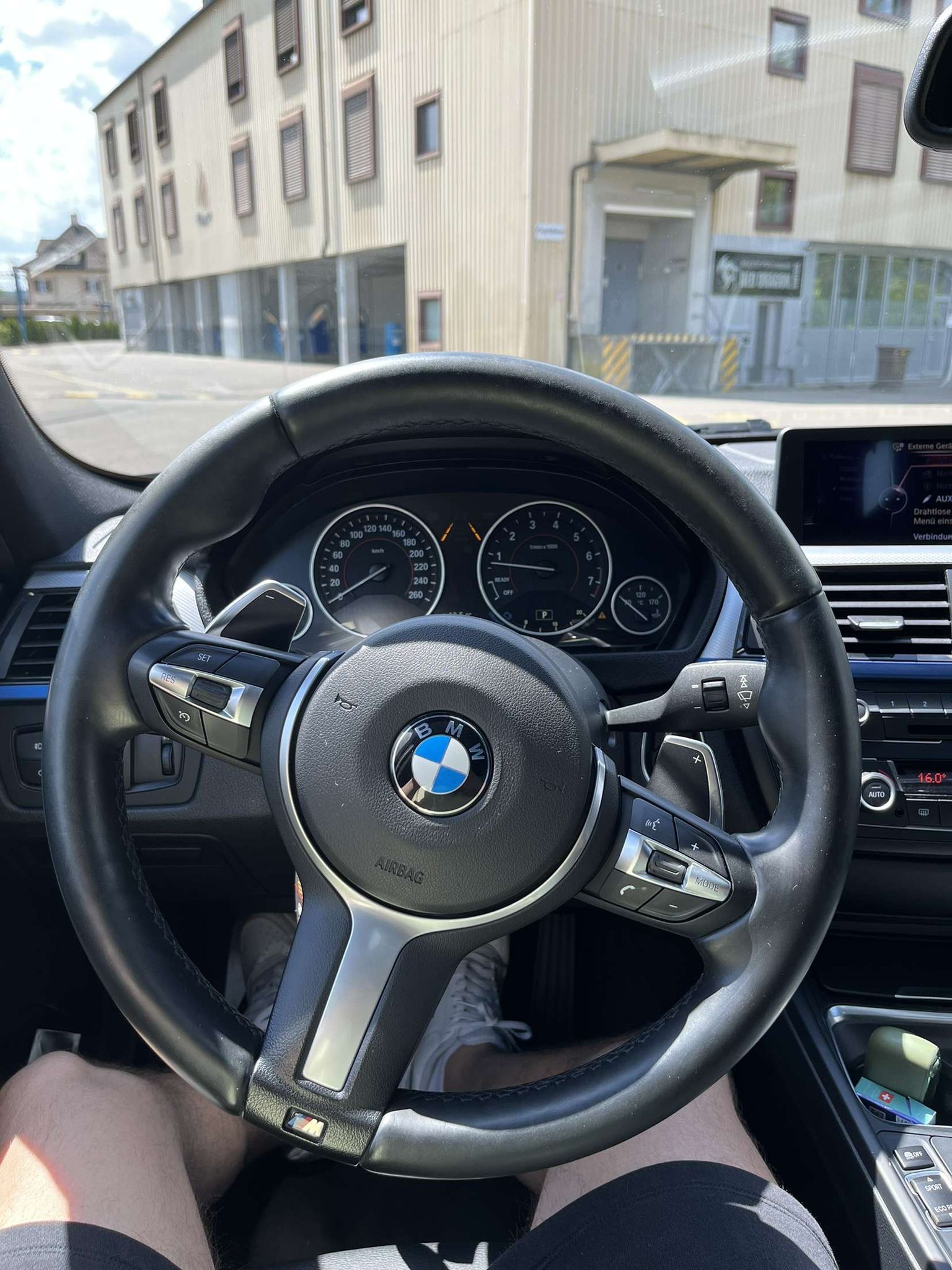 BMW 335i xDrive-image-4