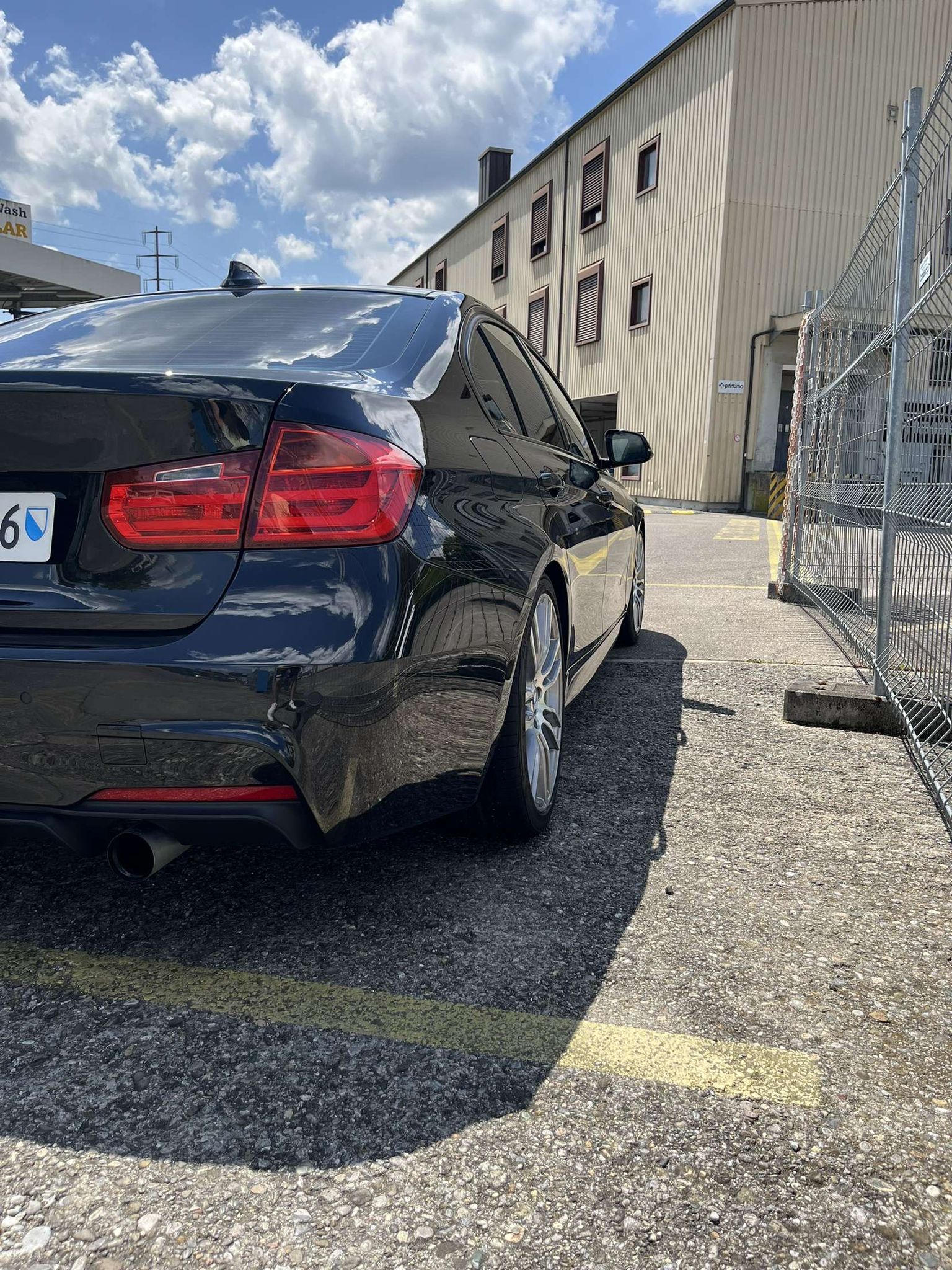 BMW 335i xDrive-image-2