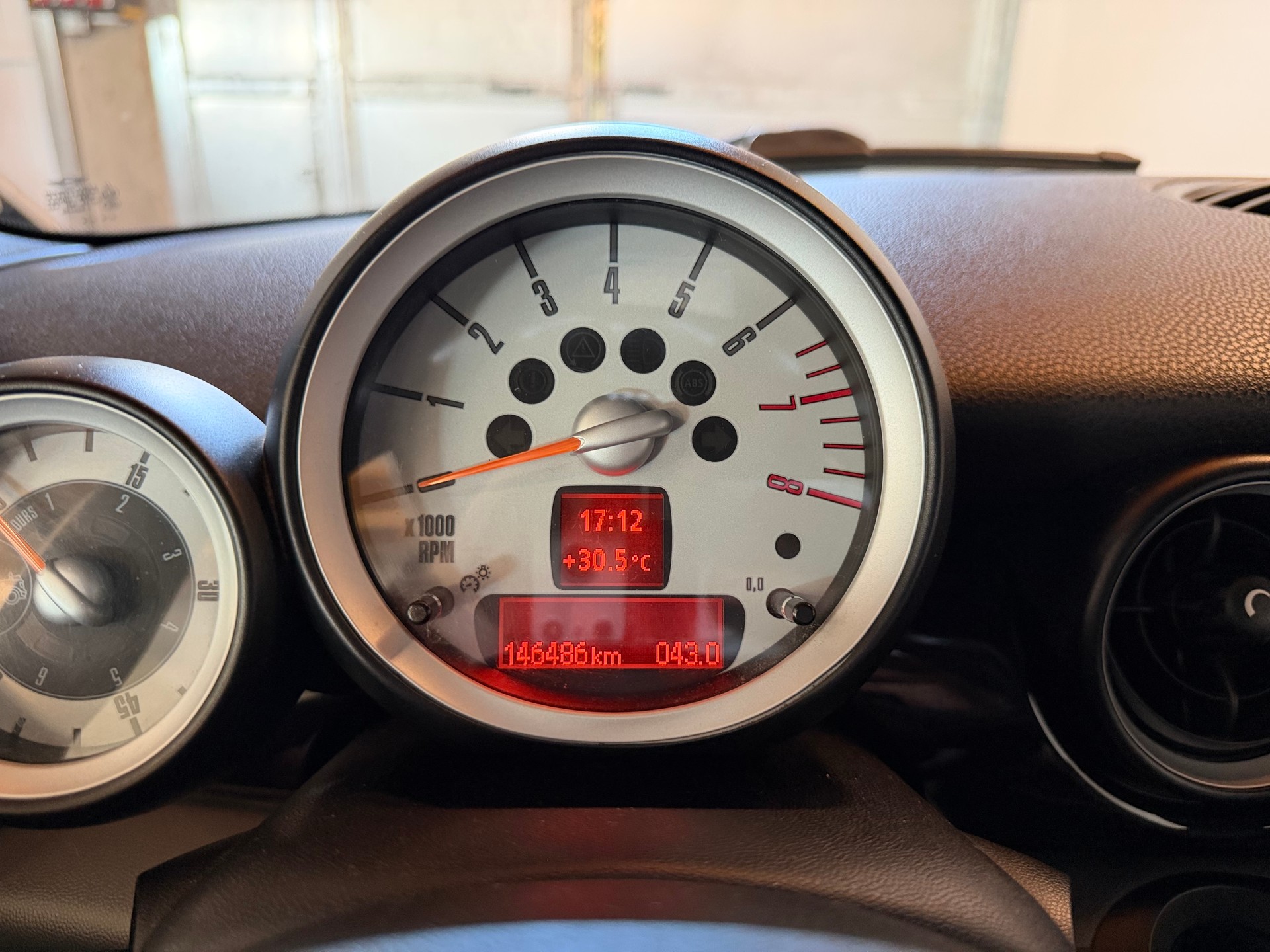 MINI Cooper Cabriolet-image-15