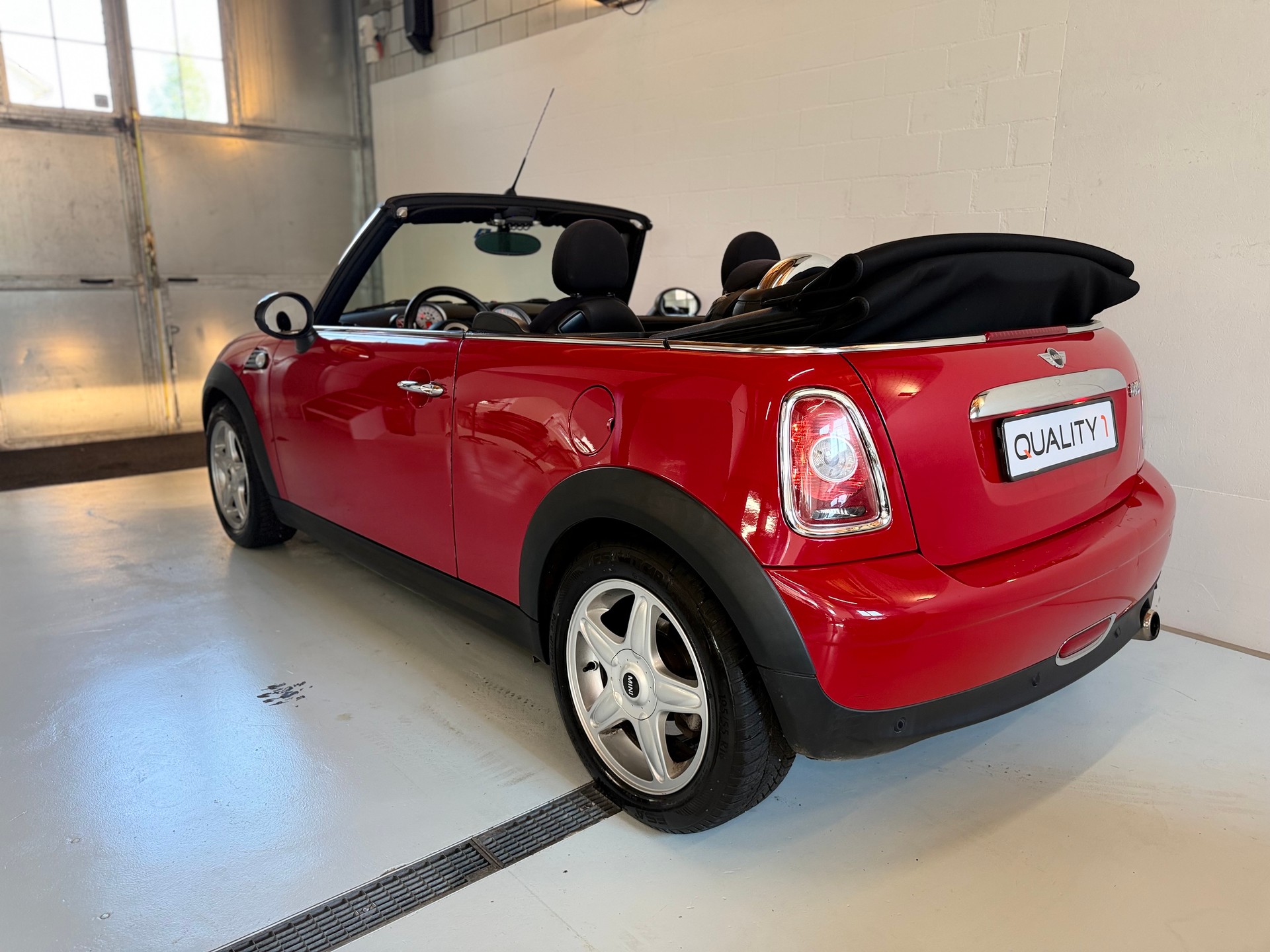 MINI Cooper Cabriolet-image-5