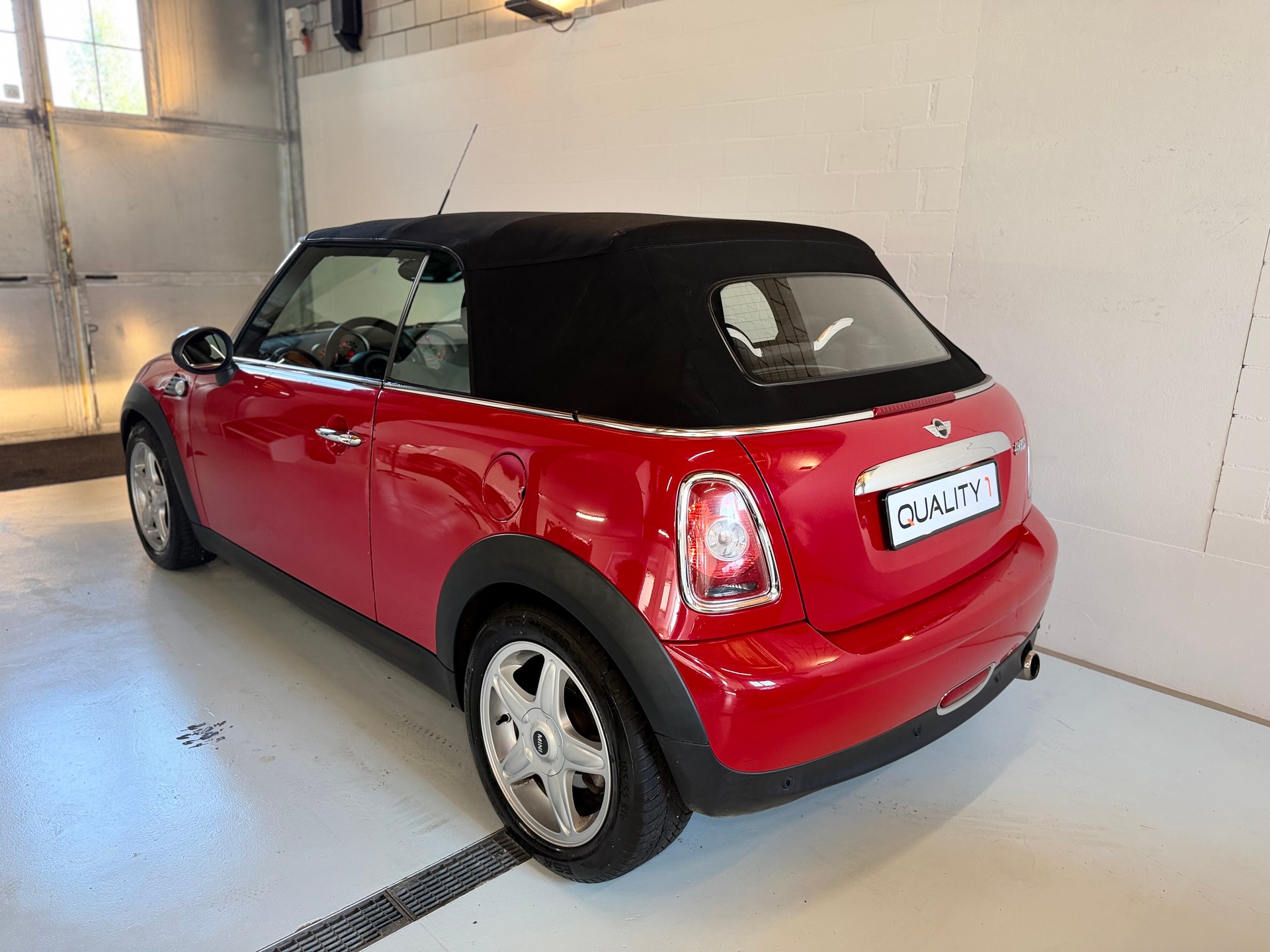MINI Cooper Cabriolet-image-6