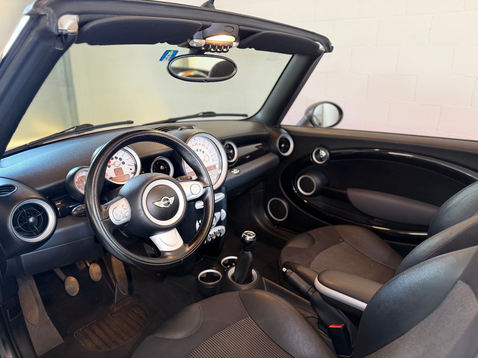 MINI Cooper Cabriolet-image-12