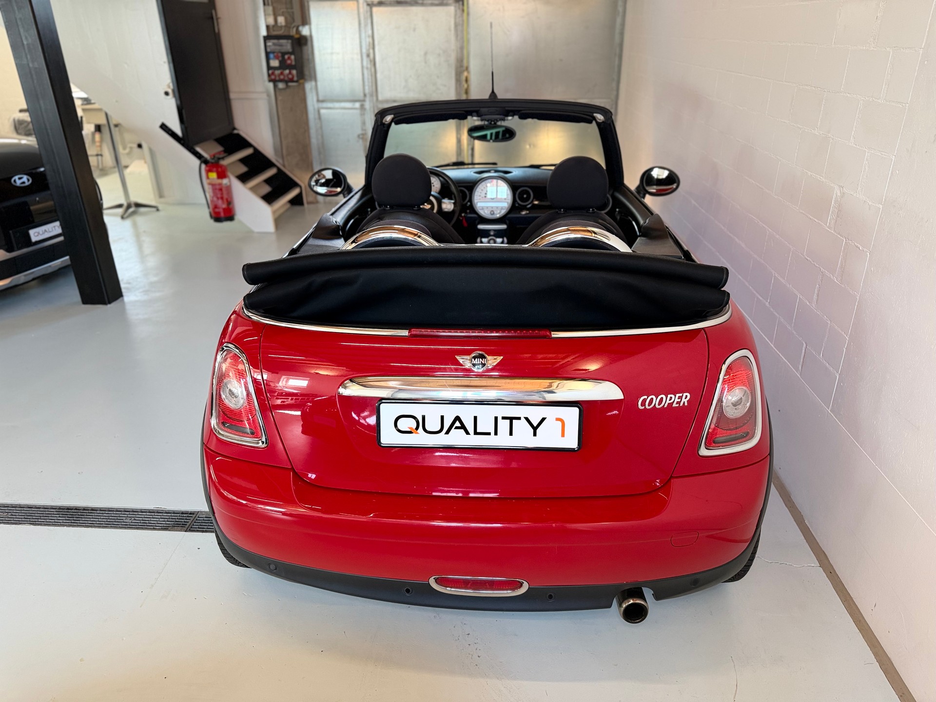 MINI Cooper Cabriolet-image-8