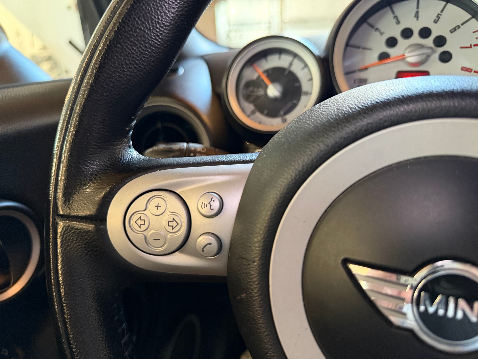 MINI Cooper Cabriolet-image-17