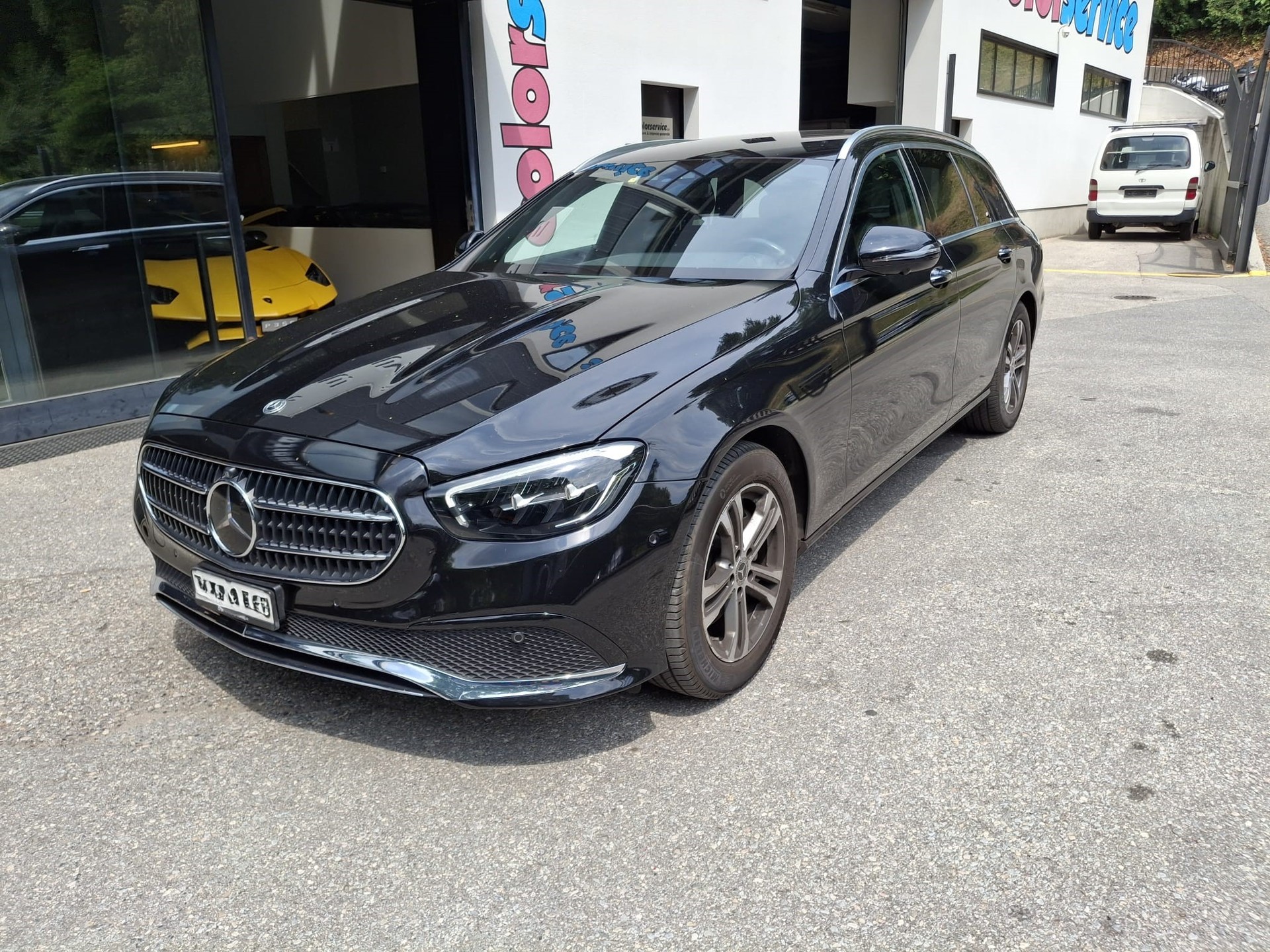 MERCEDES-BENZ E 220 d T 4Matic Exclusive 9G-Tronic-image-0
