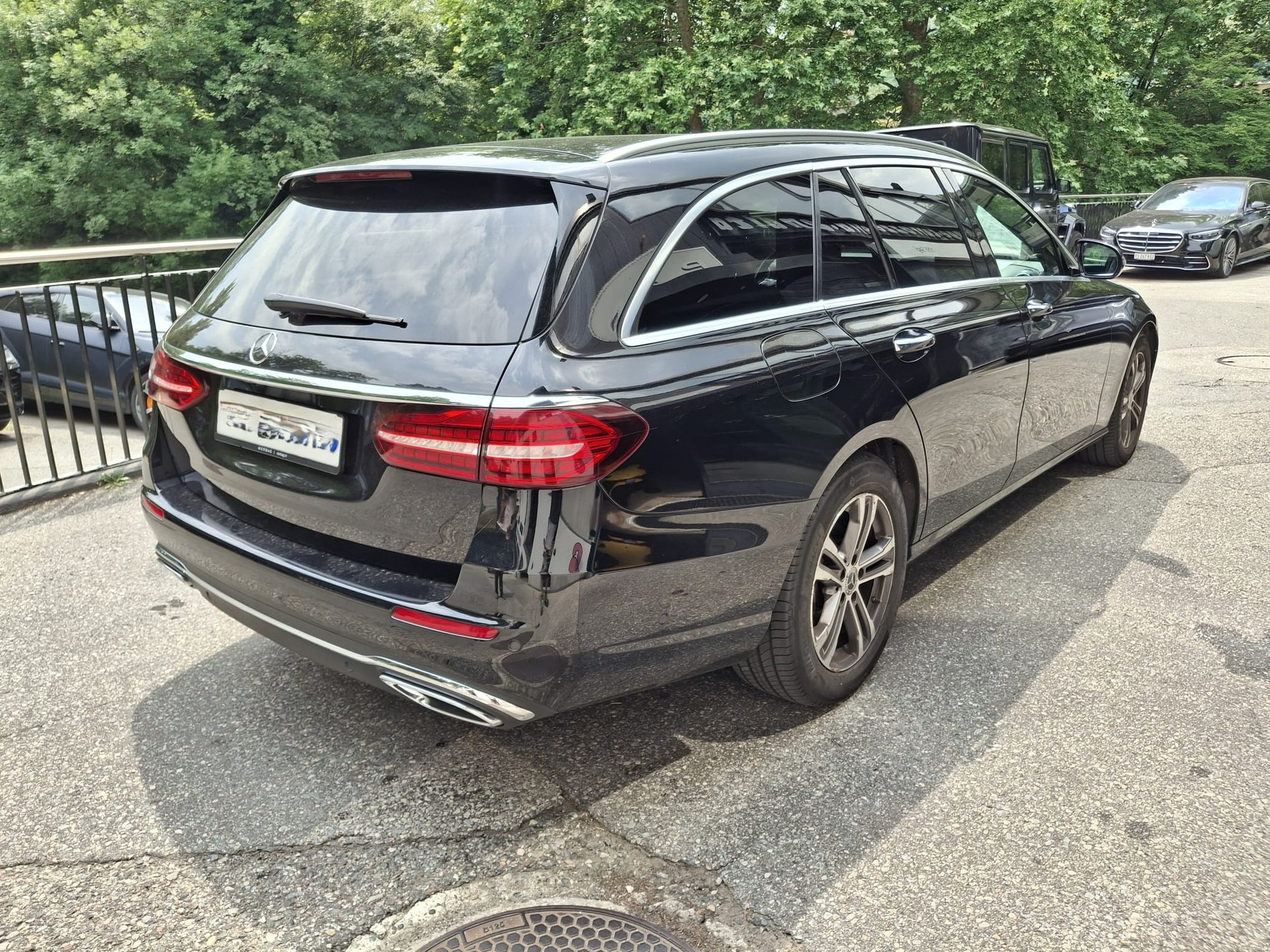 MERCEDES-BENZ E 220 d T 4Matic Exclusive 9G-Tronic-image-2