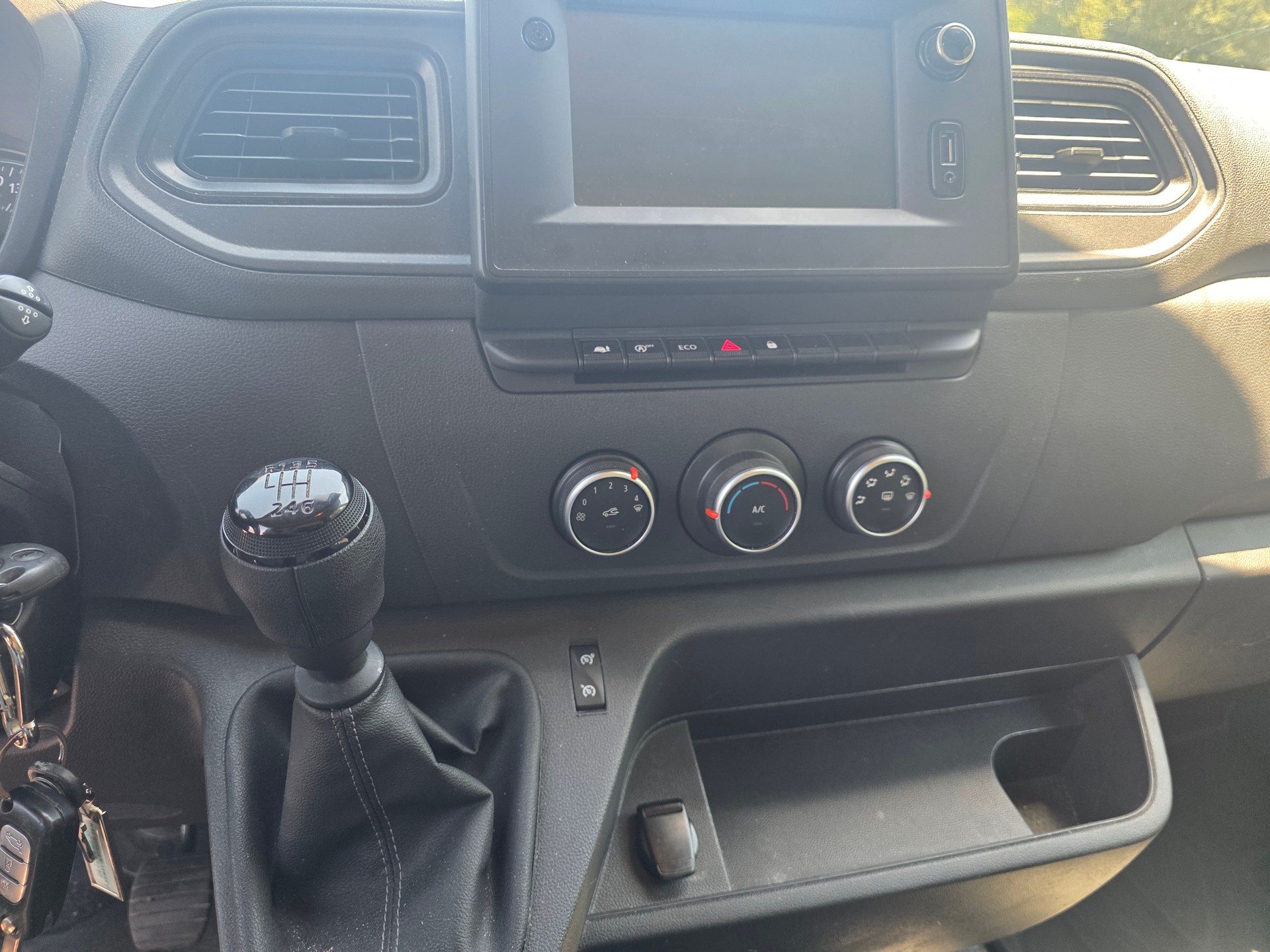RENAULT Master T35 2.3 Blue dCi 145 L3H3-image-16