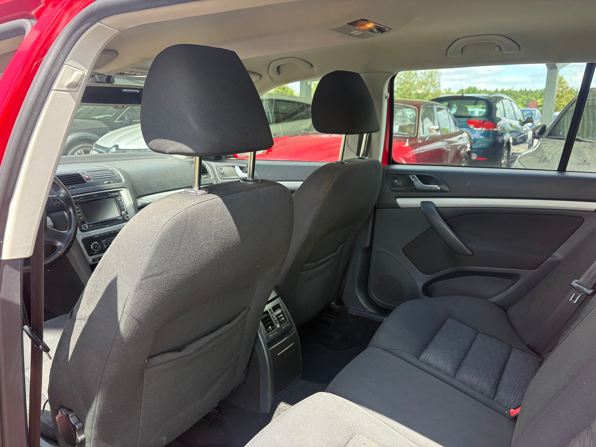 SKODA Octavia Combi 1.8 TSI Ambition 4x4-image-8