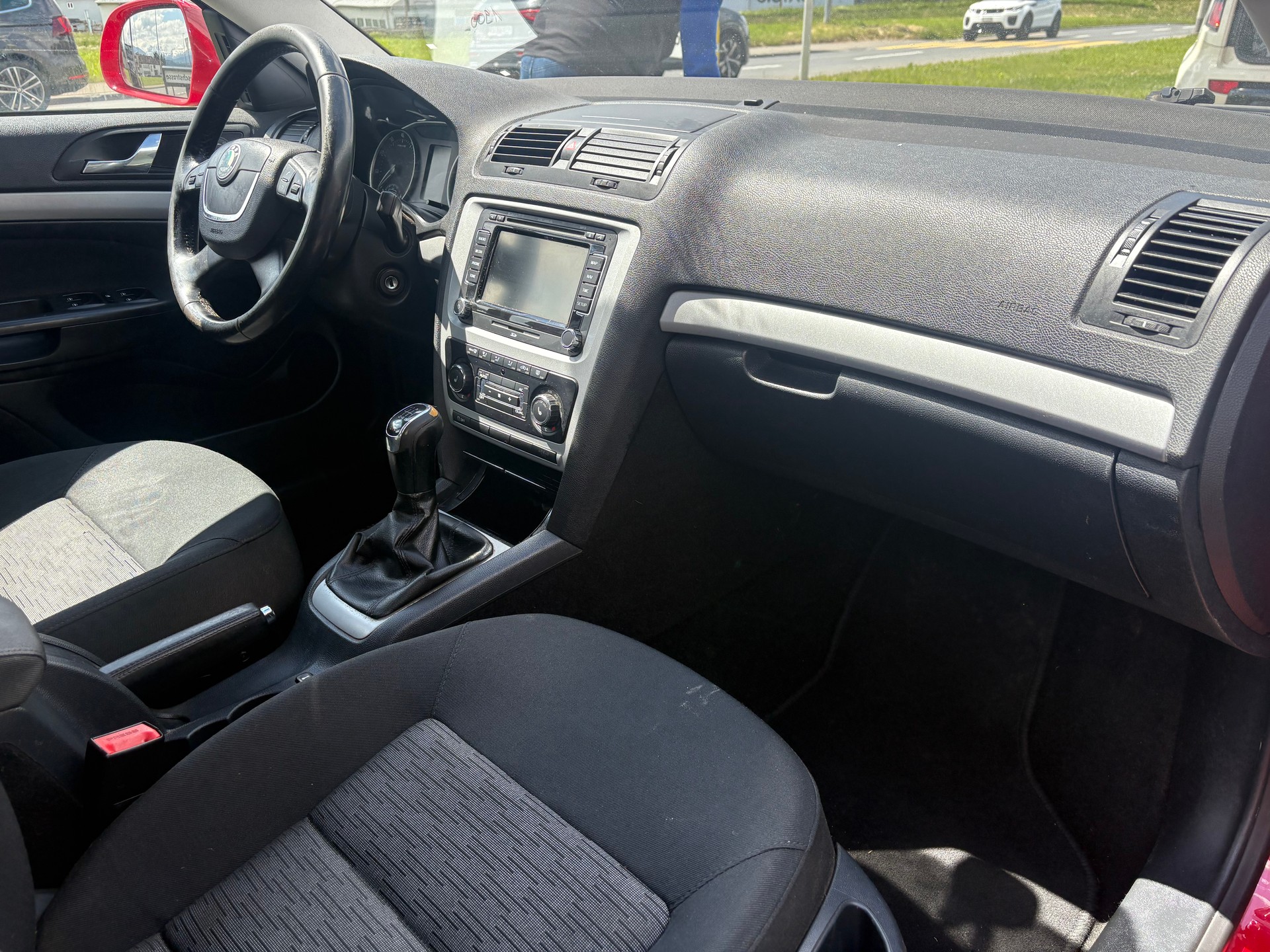 SKODA Octavia Combi 1.8 TSI Ambition 4x4-image-11
