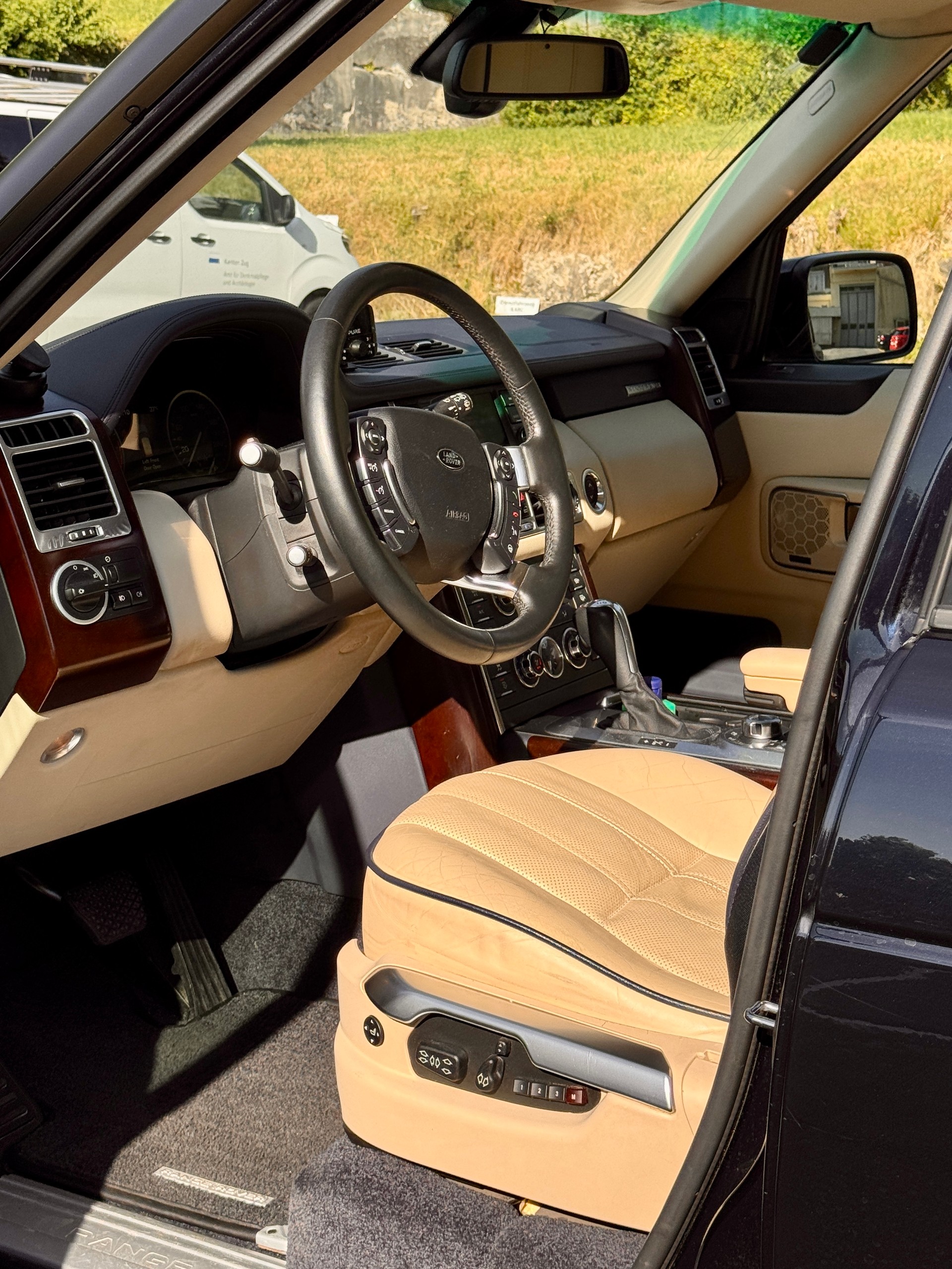 LAND ROVER 3.6 TDV8 Vogue-image-4