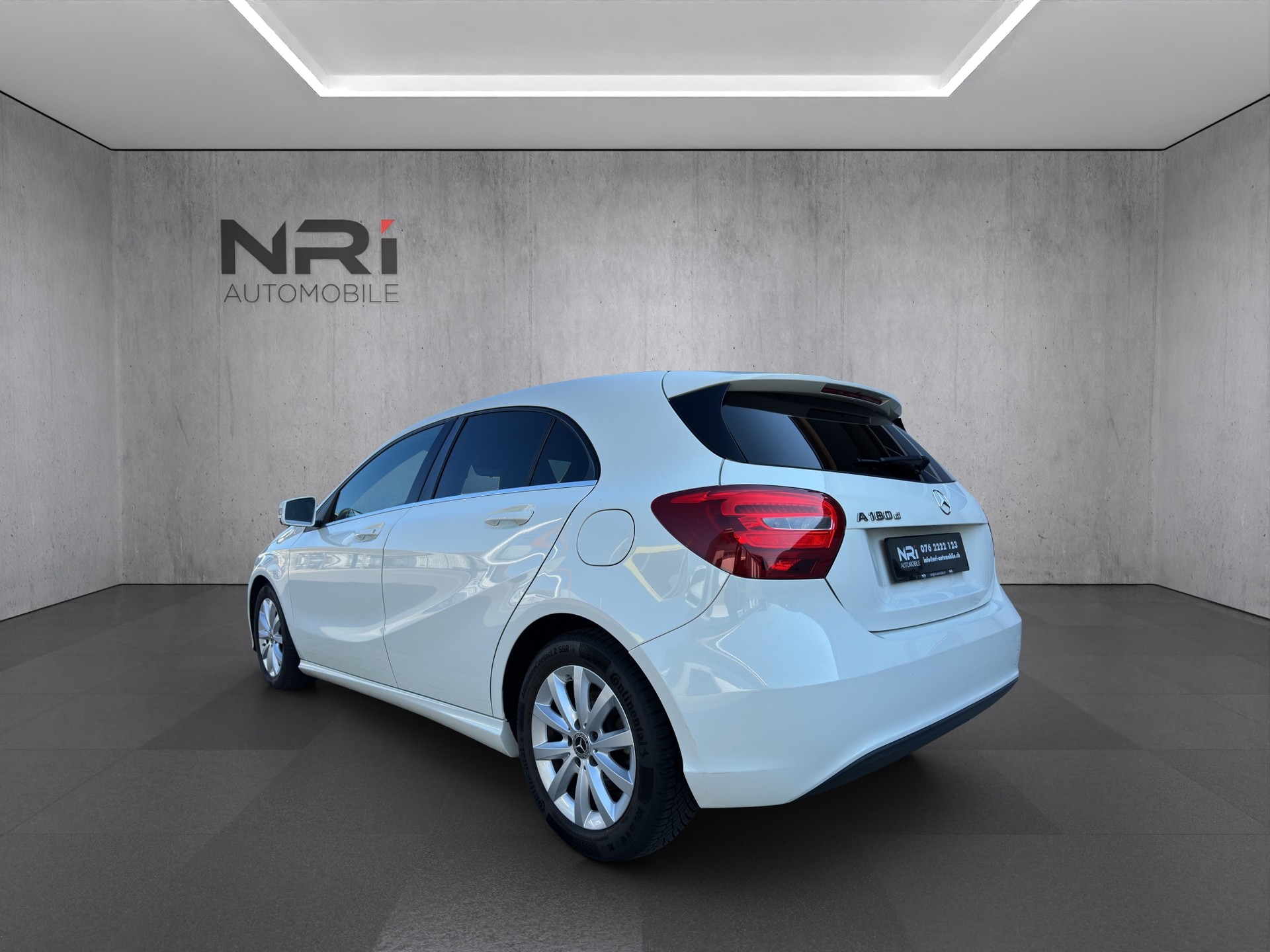 MERCEDES-BENZ A 180 d BlueEF Edition Style-image-6