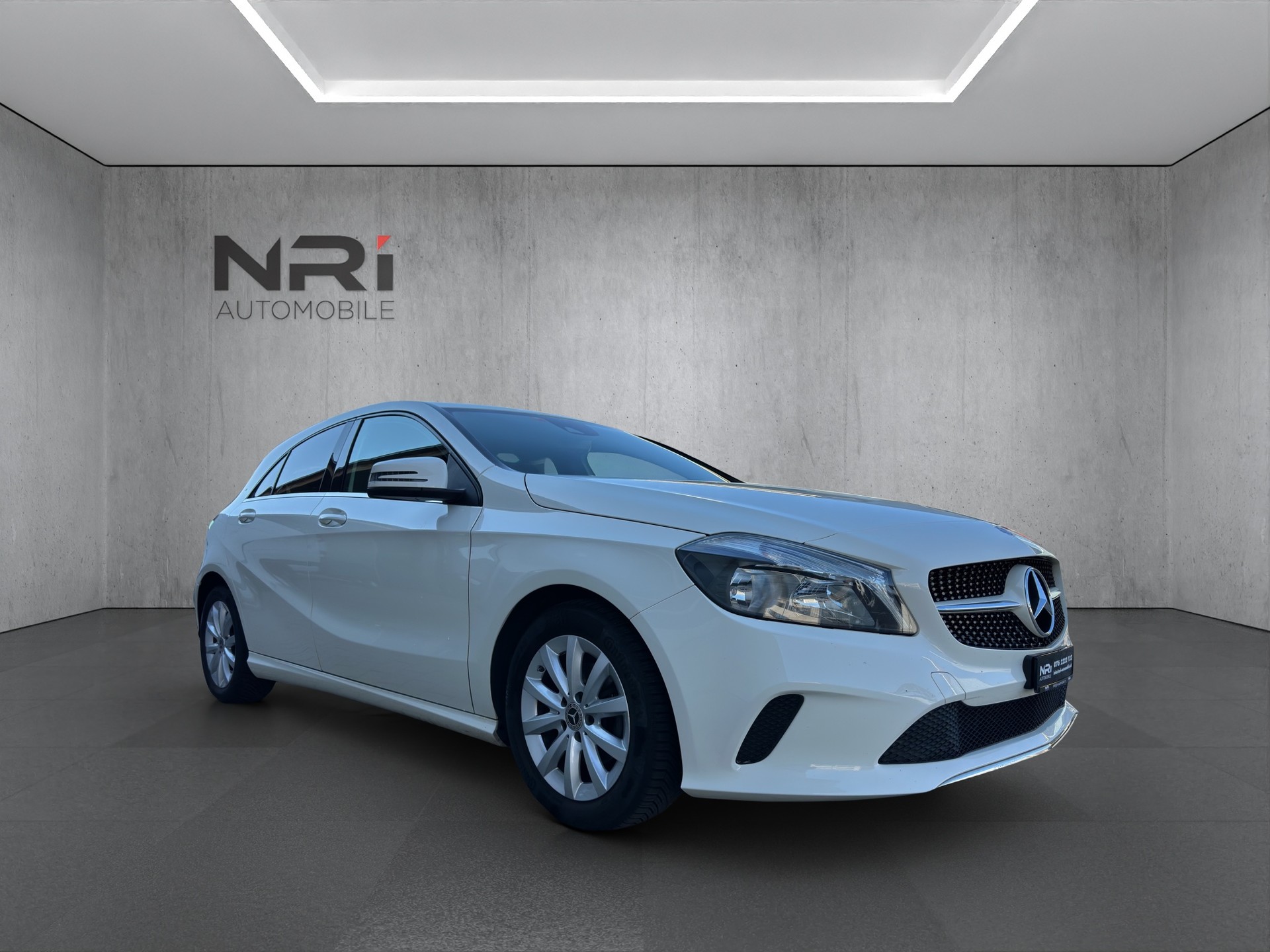 MERCEDES-BENZ A 180 d BlueEF Edition Style-image-2