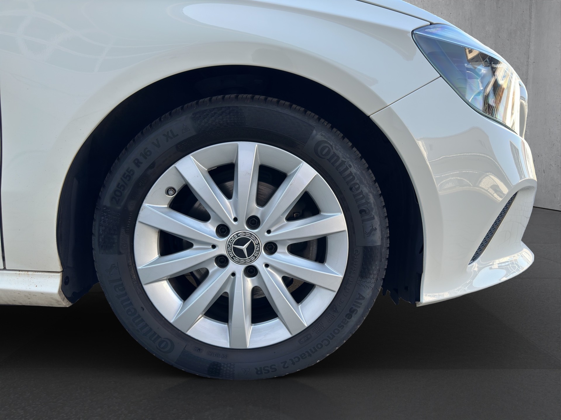 MERCEDES-BENZ A 180 d BlueEF Edition Style-image-8