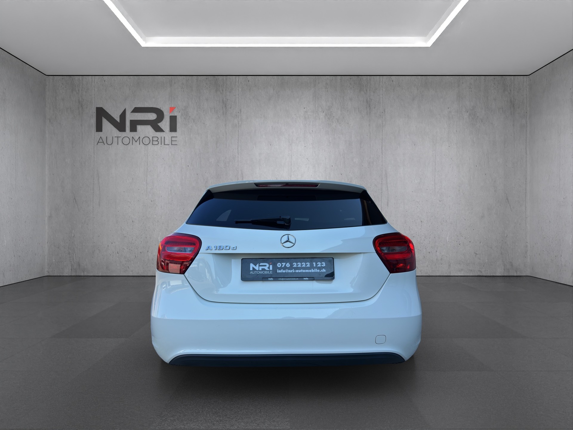 MERCEDES-BENZ A 180 d BlueEF Edition Style-image-5