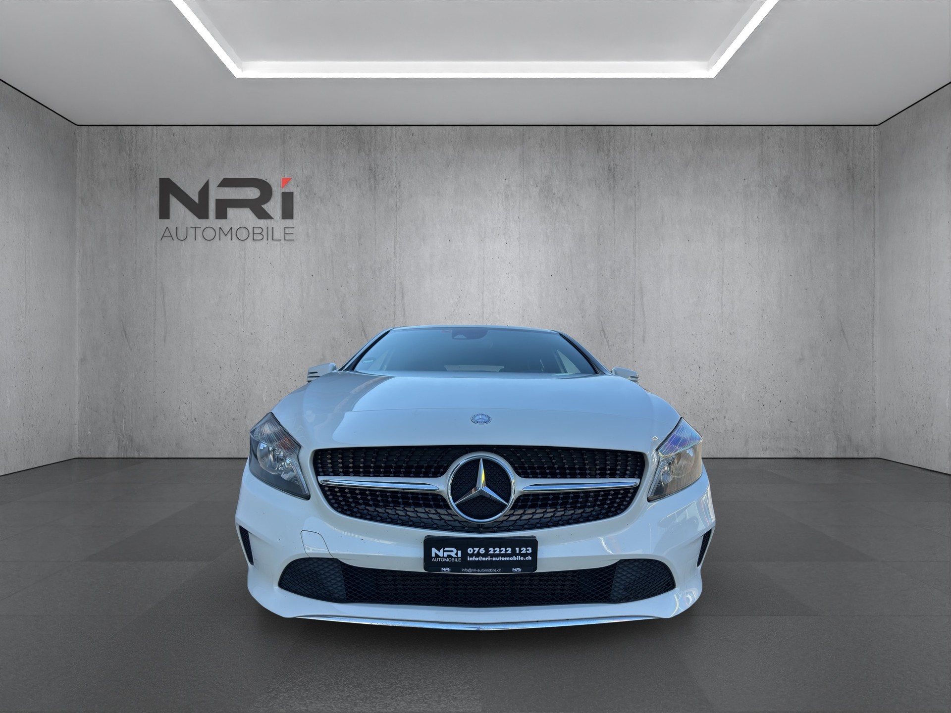 MERCEDES-BENZ A 180 d BlueEF Edition Style-image-1