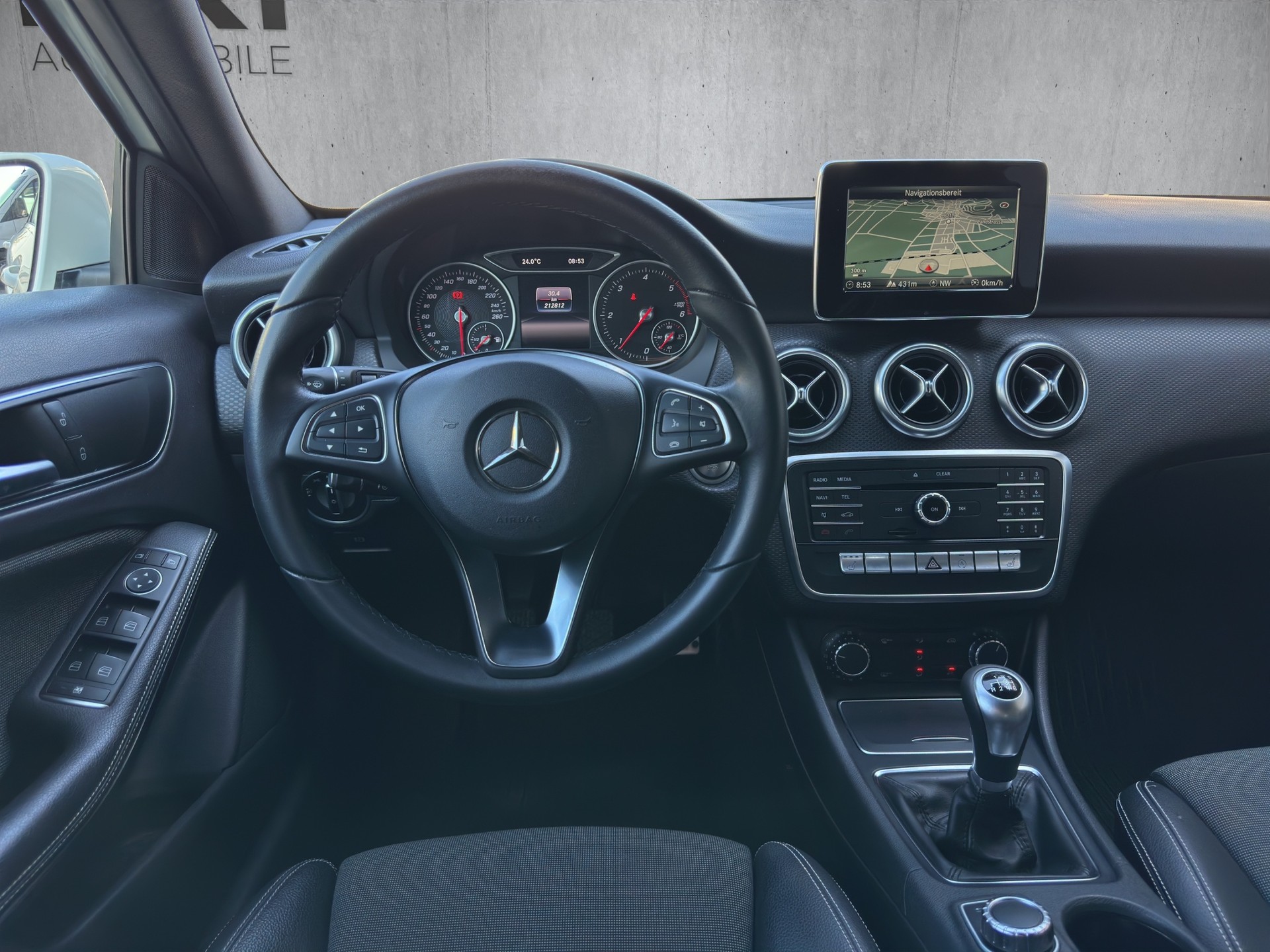 MERCEDES-BENZ A 180 d BlueEF Edition Style-image-9