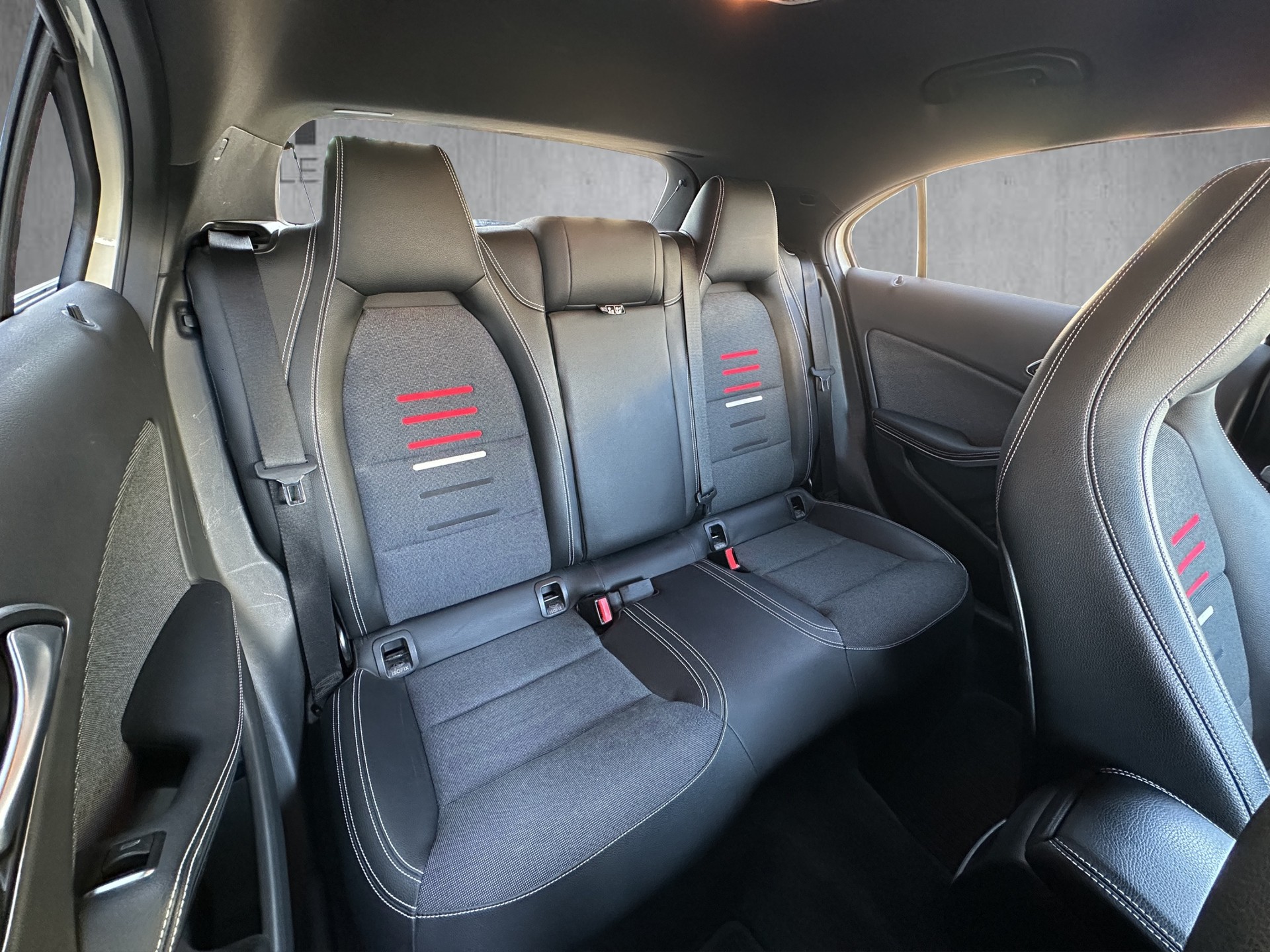 MERCEDES-BENZ A 180 d BlueEF Edition Style-image-12