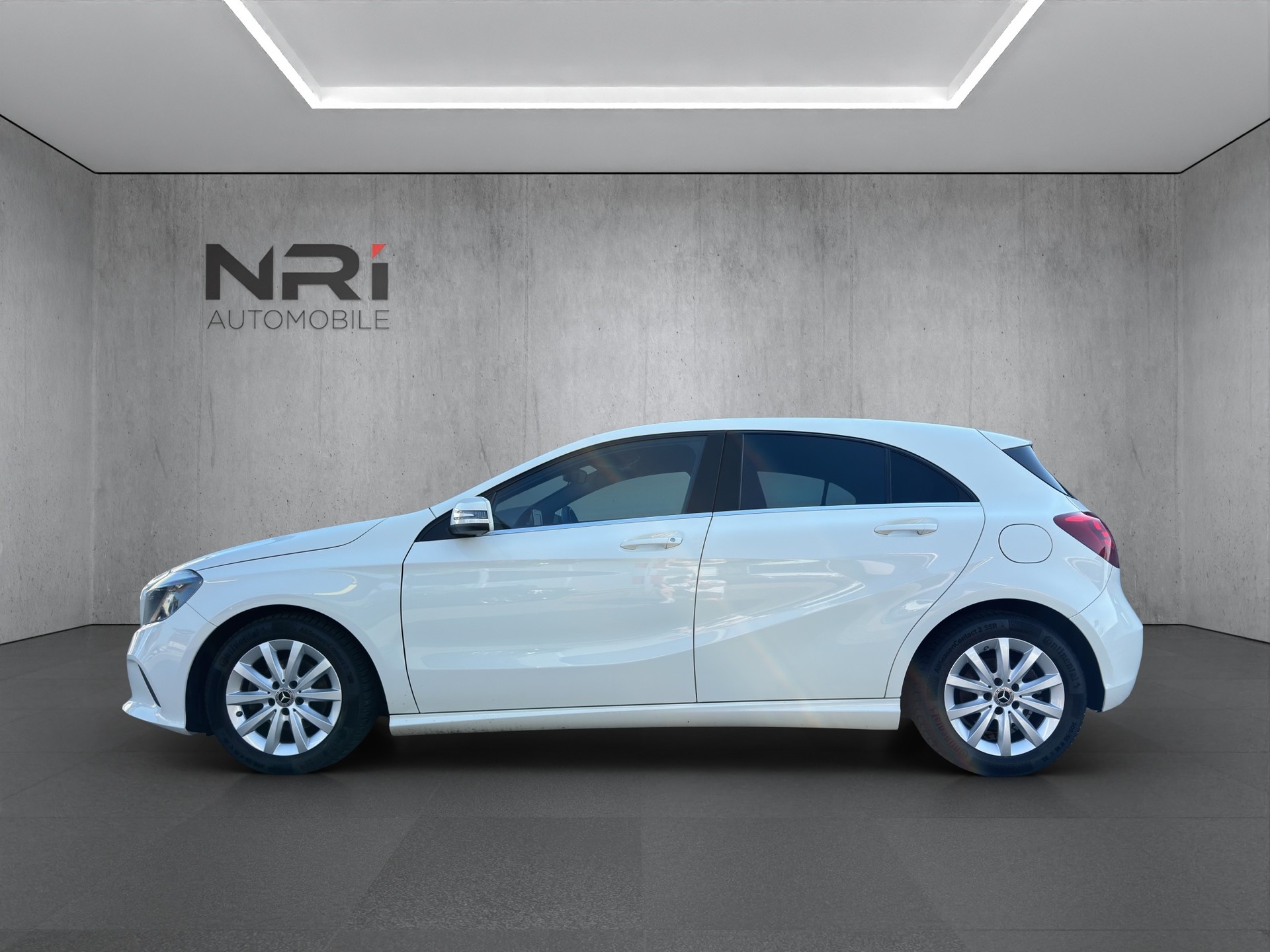 MERCEDES-BENZ A 180 d BlueEF Edition Style-image-7