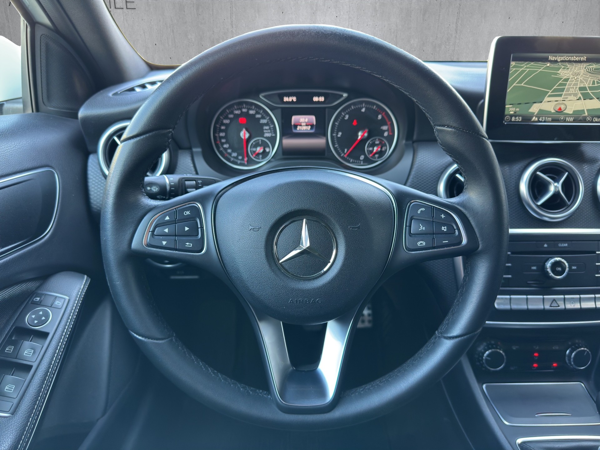 MERCEDES-BENZ A 180 d BlueEF Edition Style-image-15