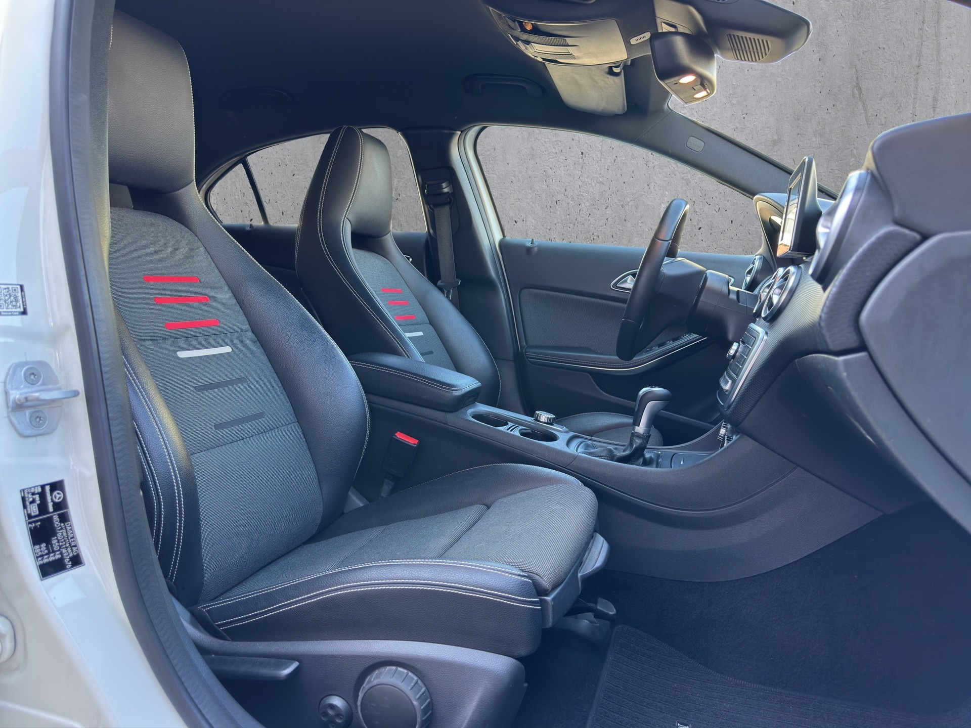 MERCEDES-BENZ A 180 d BlueEF Edition Style-image-11