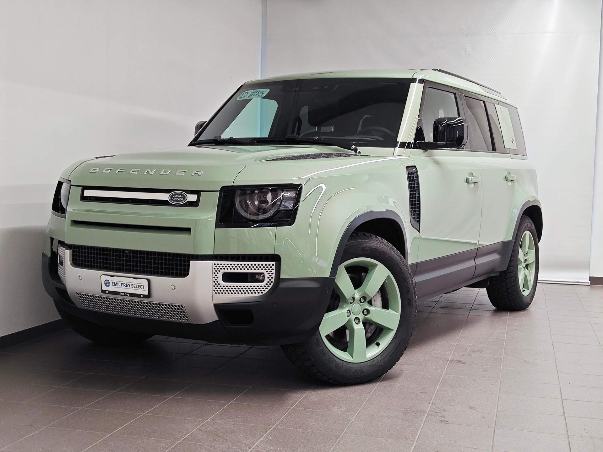 LAND ROVER Defender 110 3.0 D I6 300 75th Edition - Equipaggiato di gancio traino elettrico-image-0