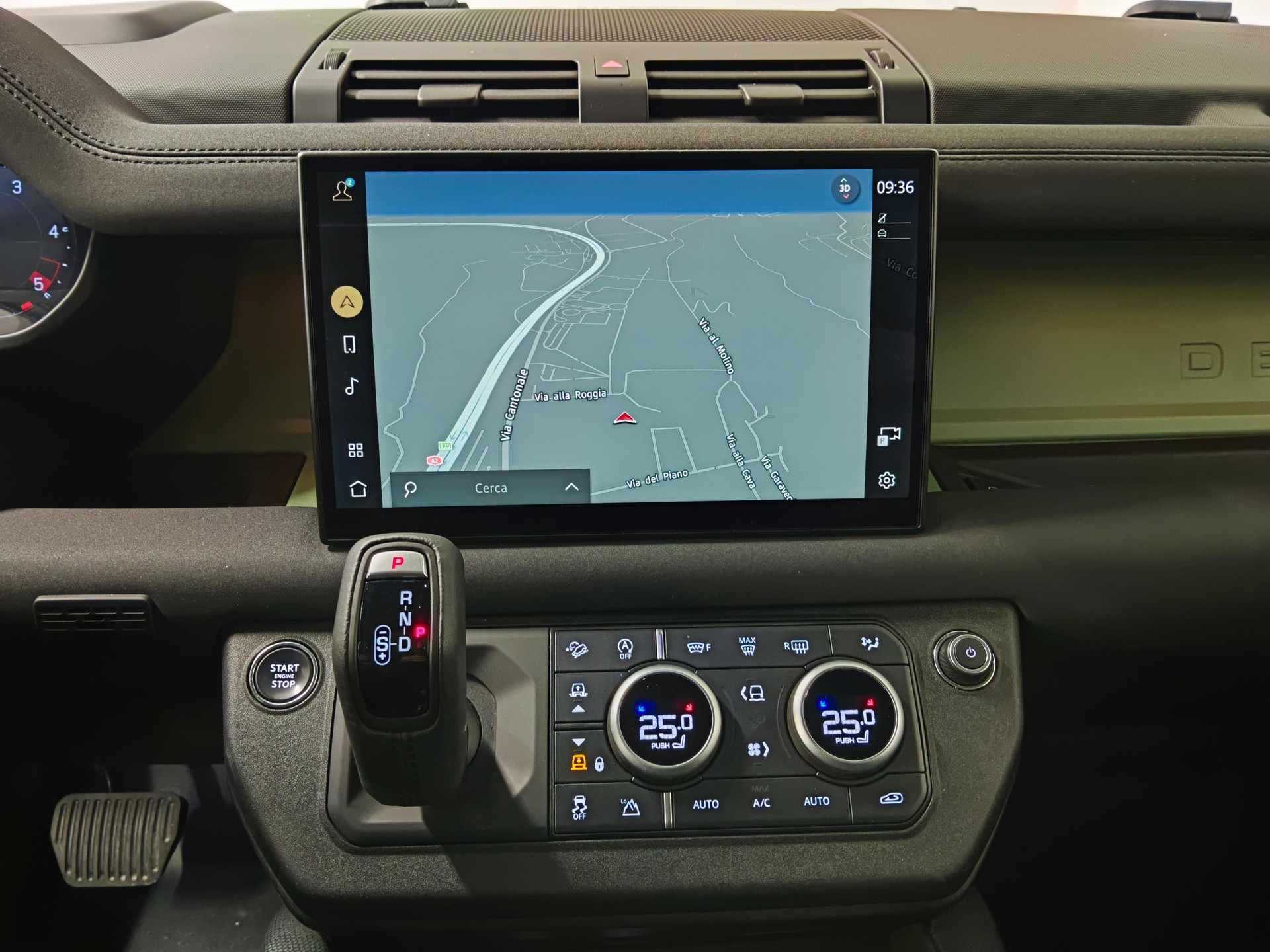 LAND ROVER Defender 110 3.0 D I6 300 75th Edition - Equipaggiato di gancio traino elettrico-image-15