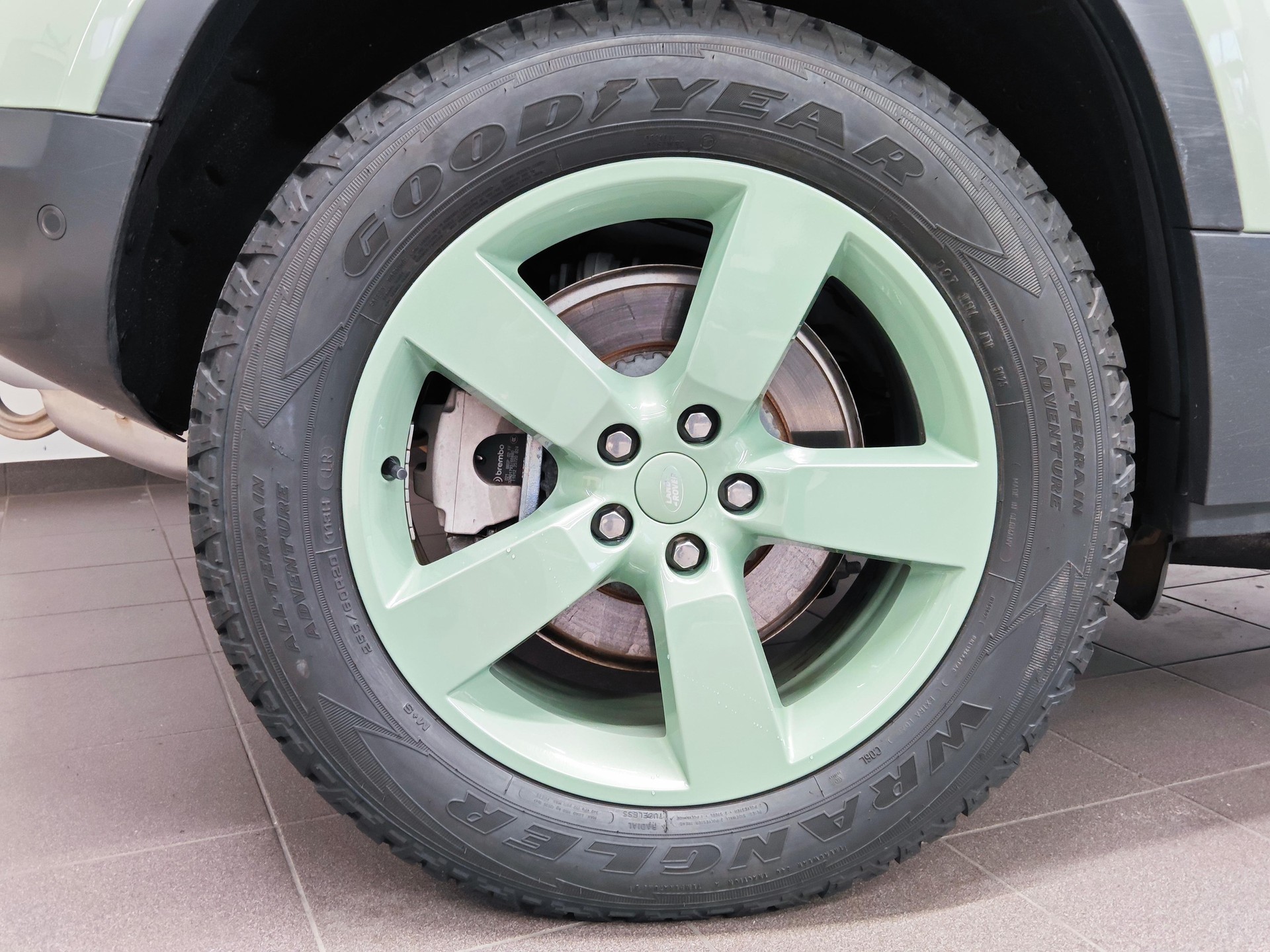 LAND ROVER Defender 110 3.0 D I6 300 75th Edition - Equipaggiato di gancio traino elettrico-image-14