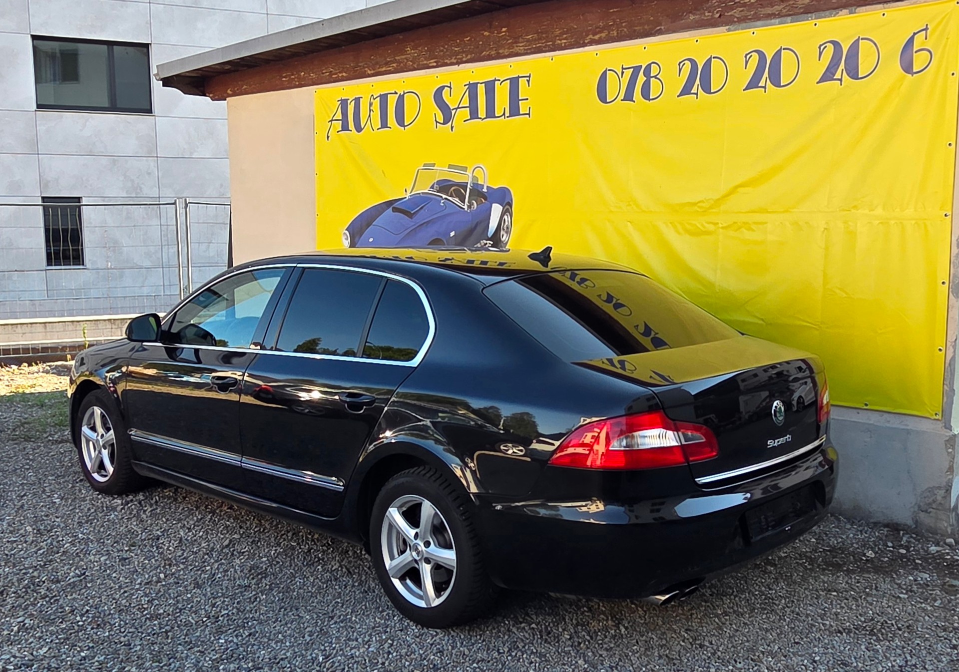 SKODA Superb 2.0 TDi Ambition DSG-image-1