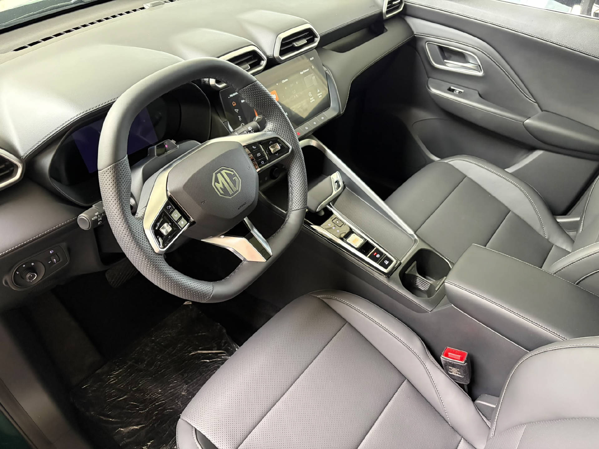 MG ZS 1.5 Hybrid+ Luxury-image-9