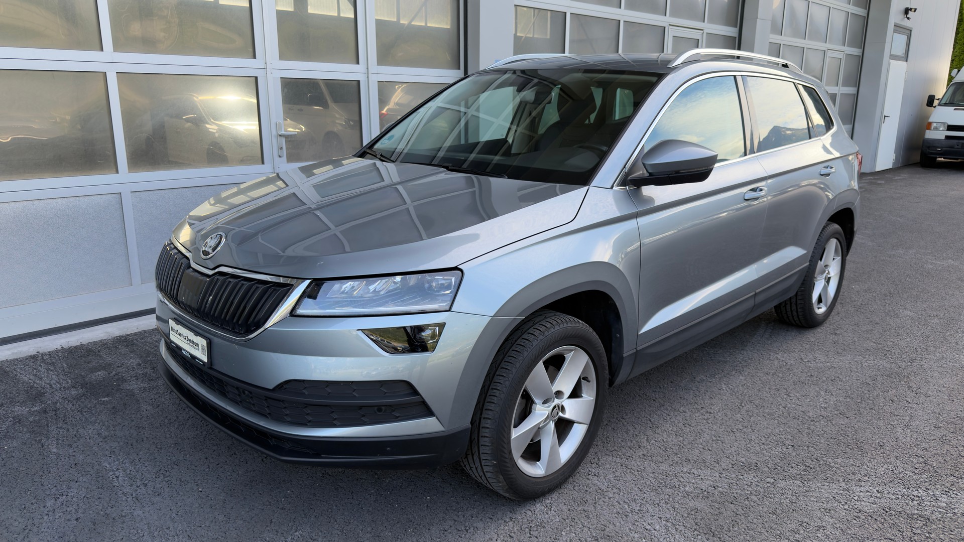 SKODA Karoq 1.6 TDI Smile DSG-image-0