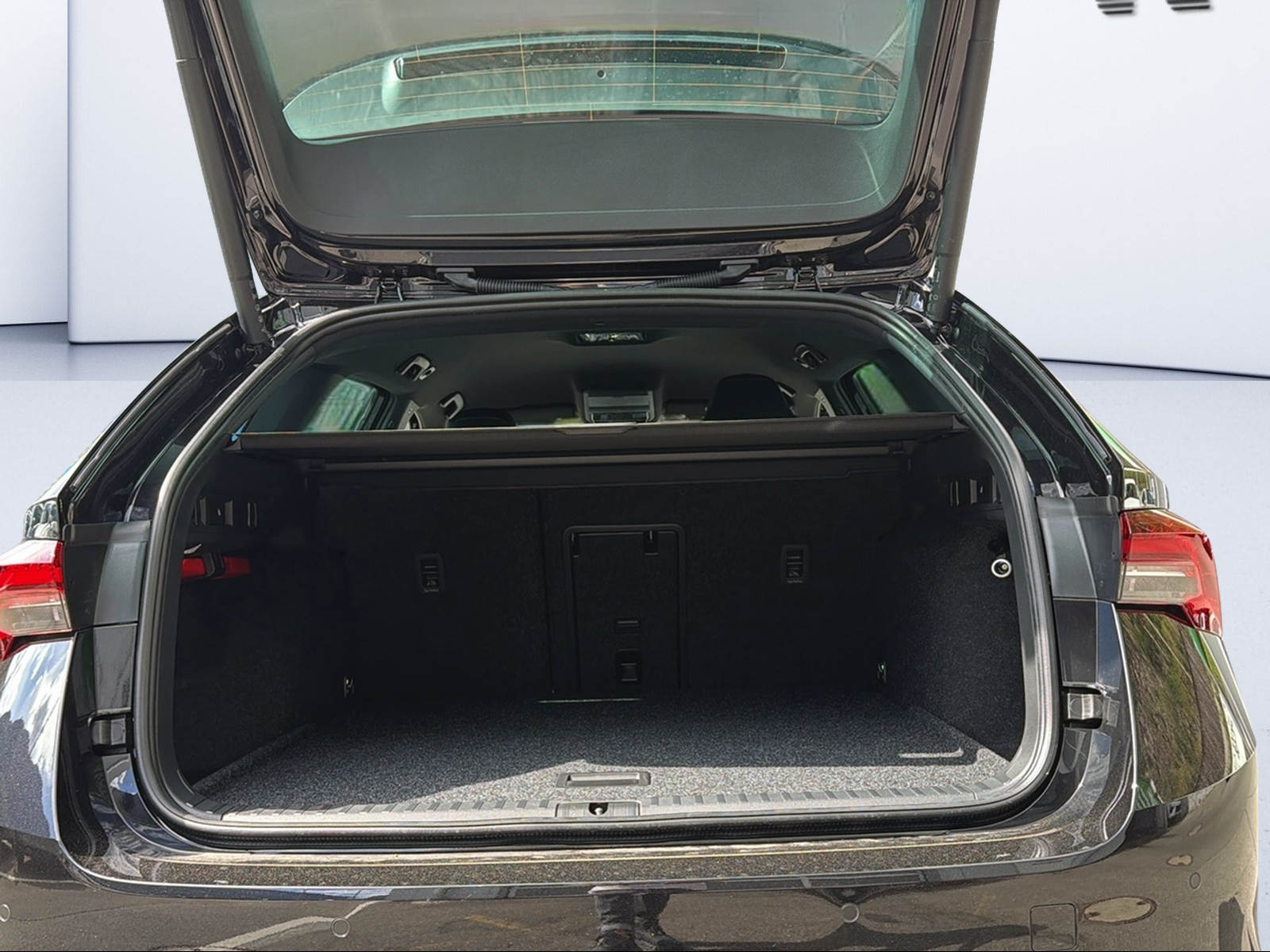 SKODA Octavia Combi 2.0 TSI DSG Dynamic 4x4-image-8