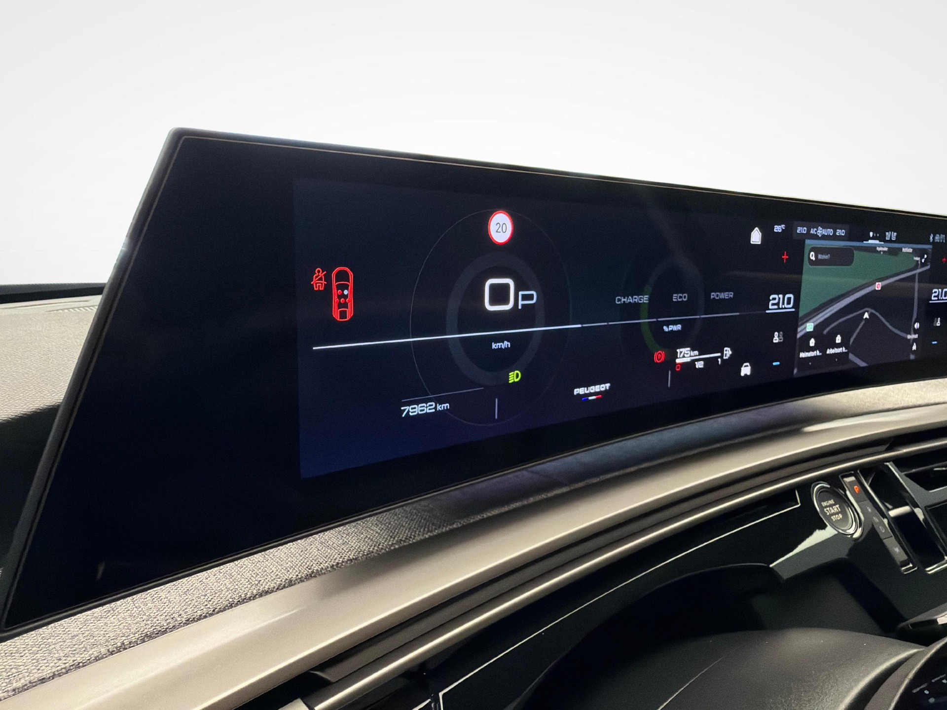 PEUGEOT 3008 1.2 Hybrid Allure-image-12