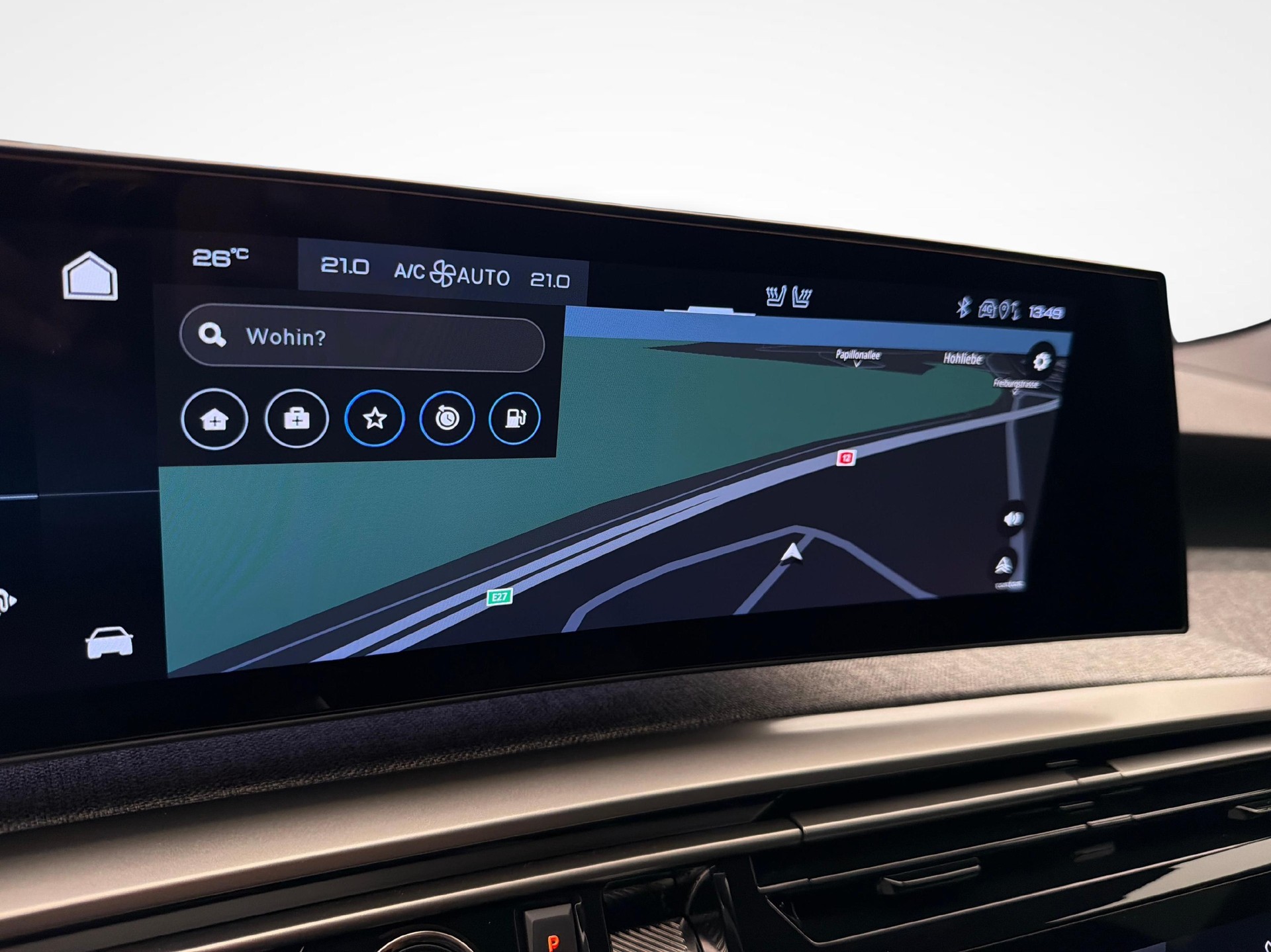 PEUGEOT 3008 1.2 Hybrid Allure-image-14