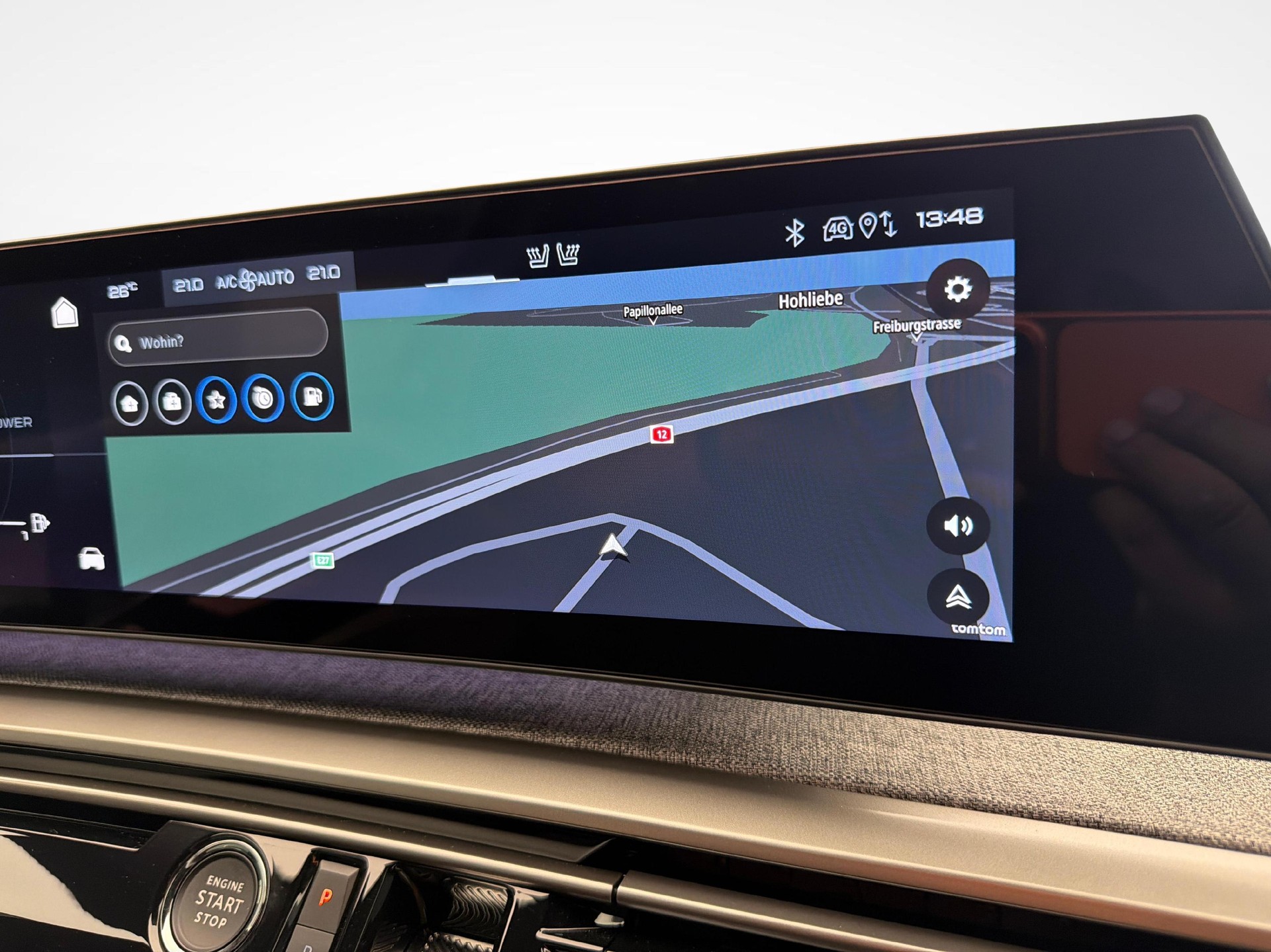 PEUGEOT 3008 1.2 Hybrid Allure-image-13