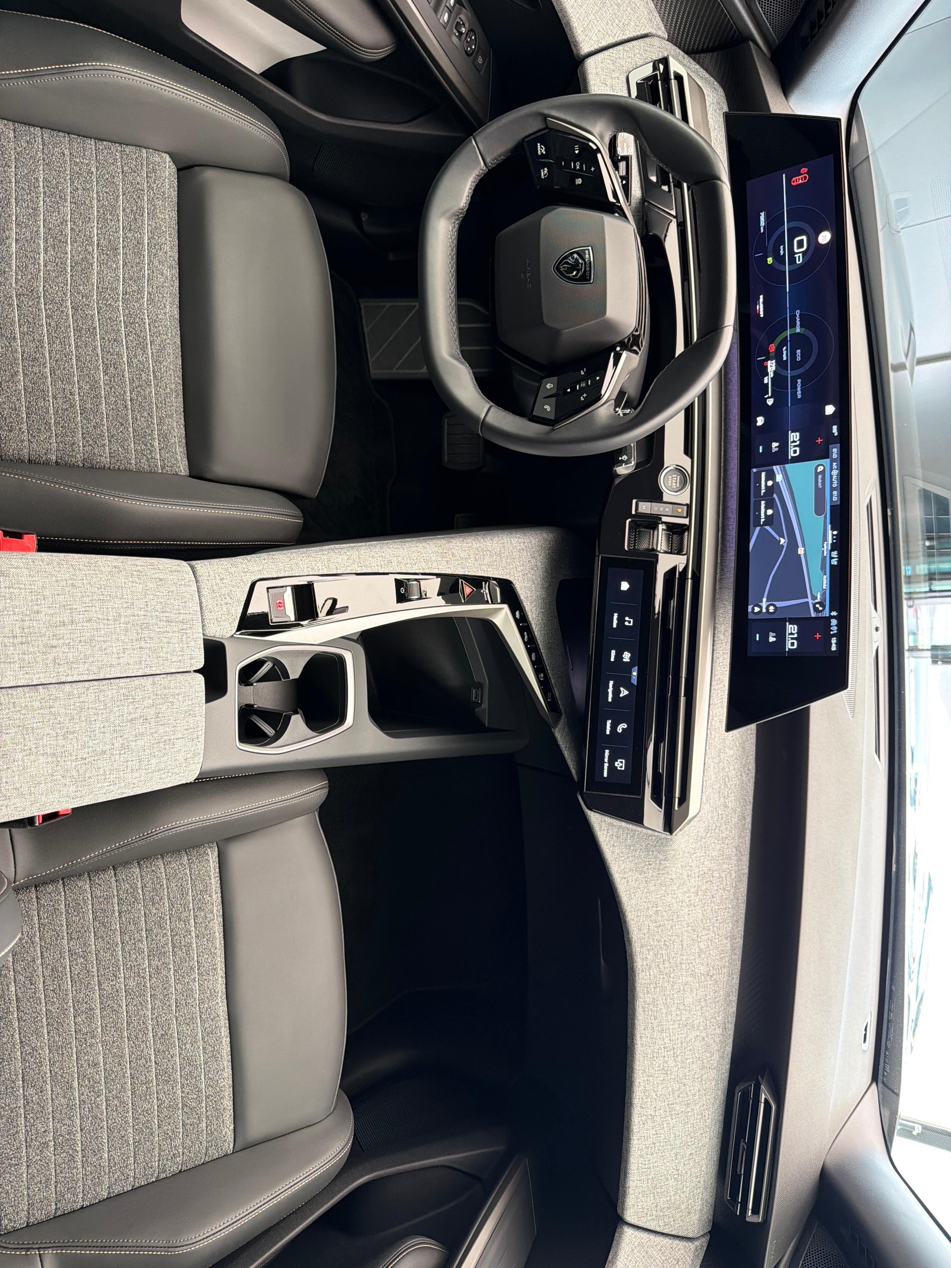 PEUGEOT 3008 1.2 Hybrid Allure-image-8