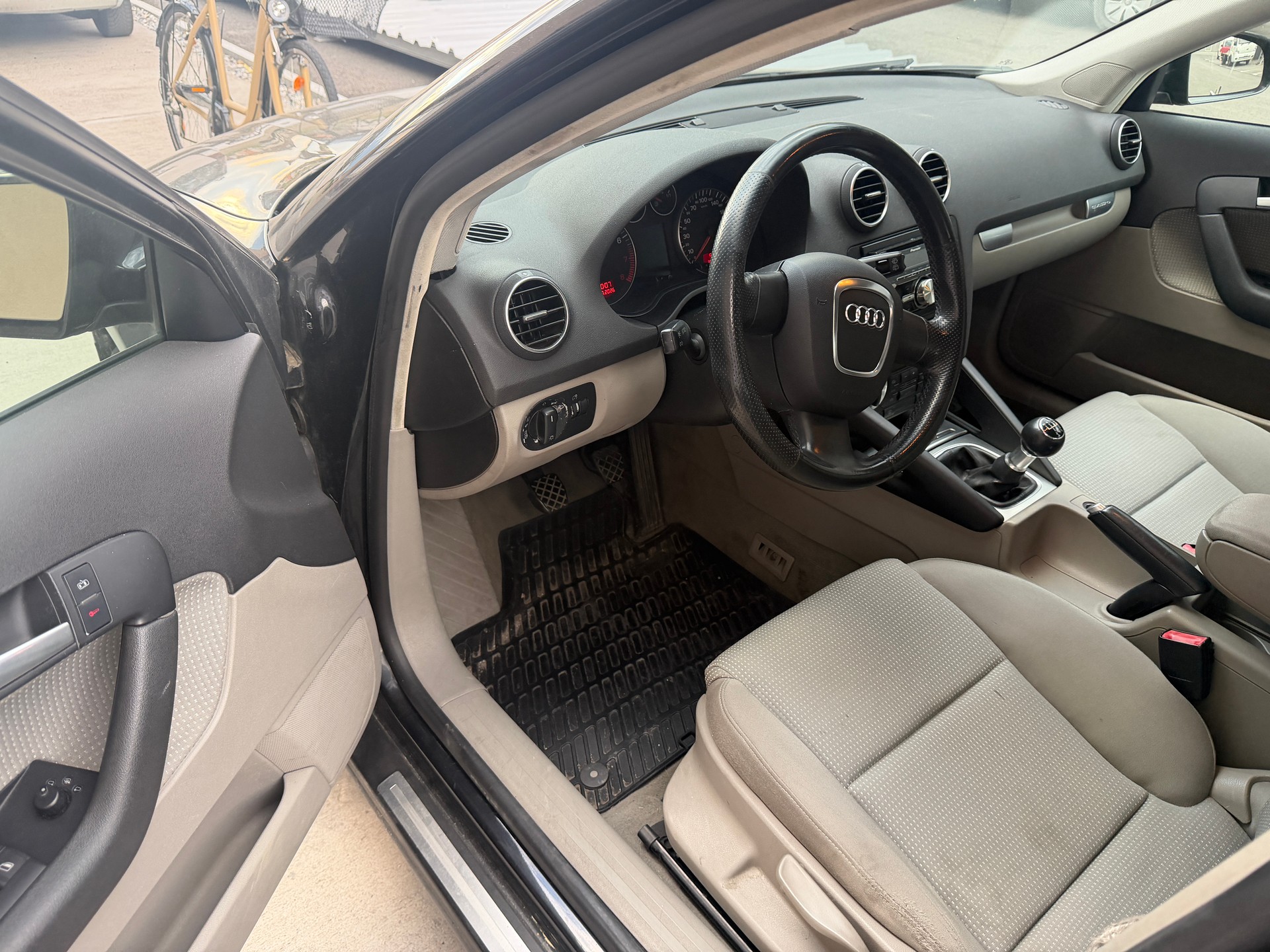 AUDI A3 Sportback 2.0 Turbo FSI Ambition quattro-image-6