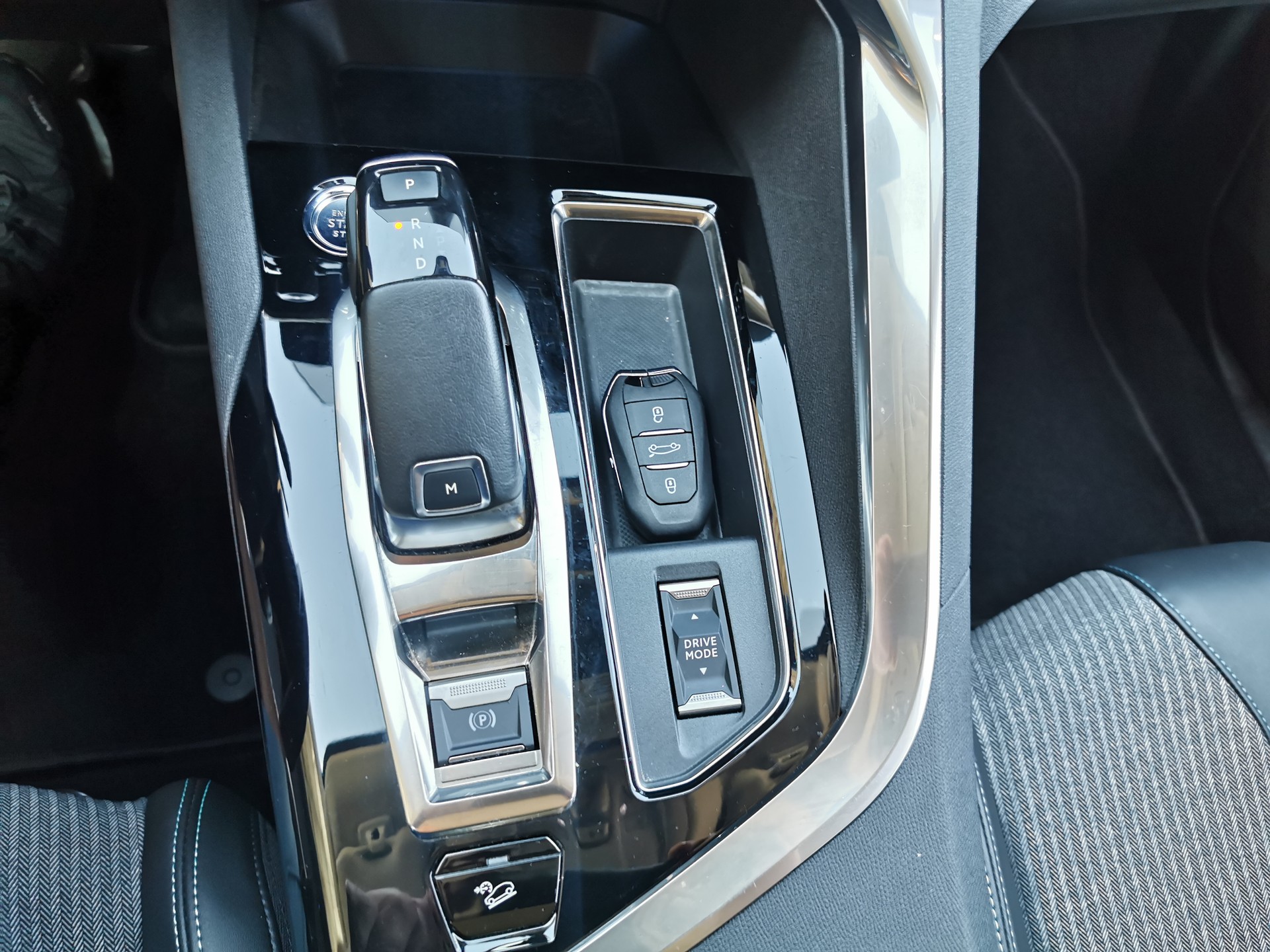 PEUGEOT 3008 1.2 PureTech Allure Pack EAT8-image-7