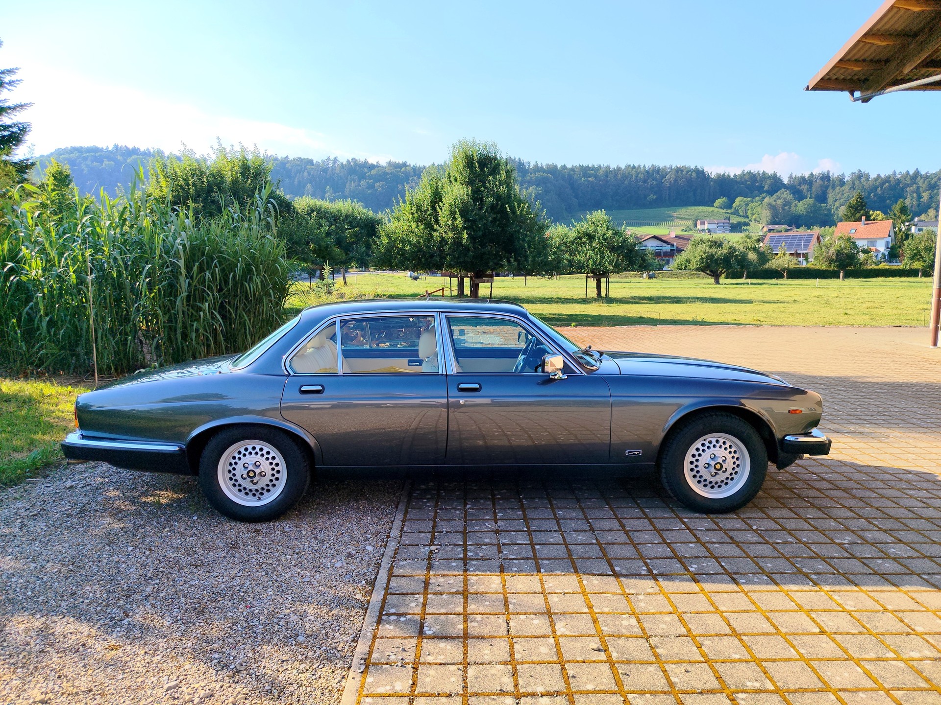 JAGUAR XJ-12 5.3 H.E. Sovereign-image-3