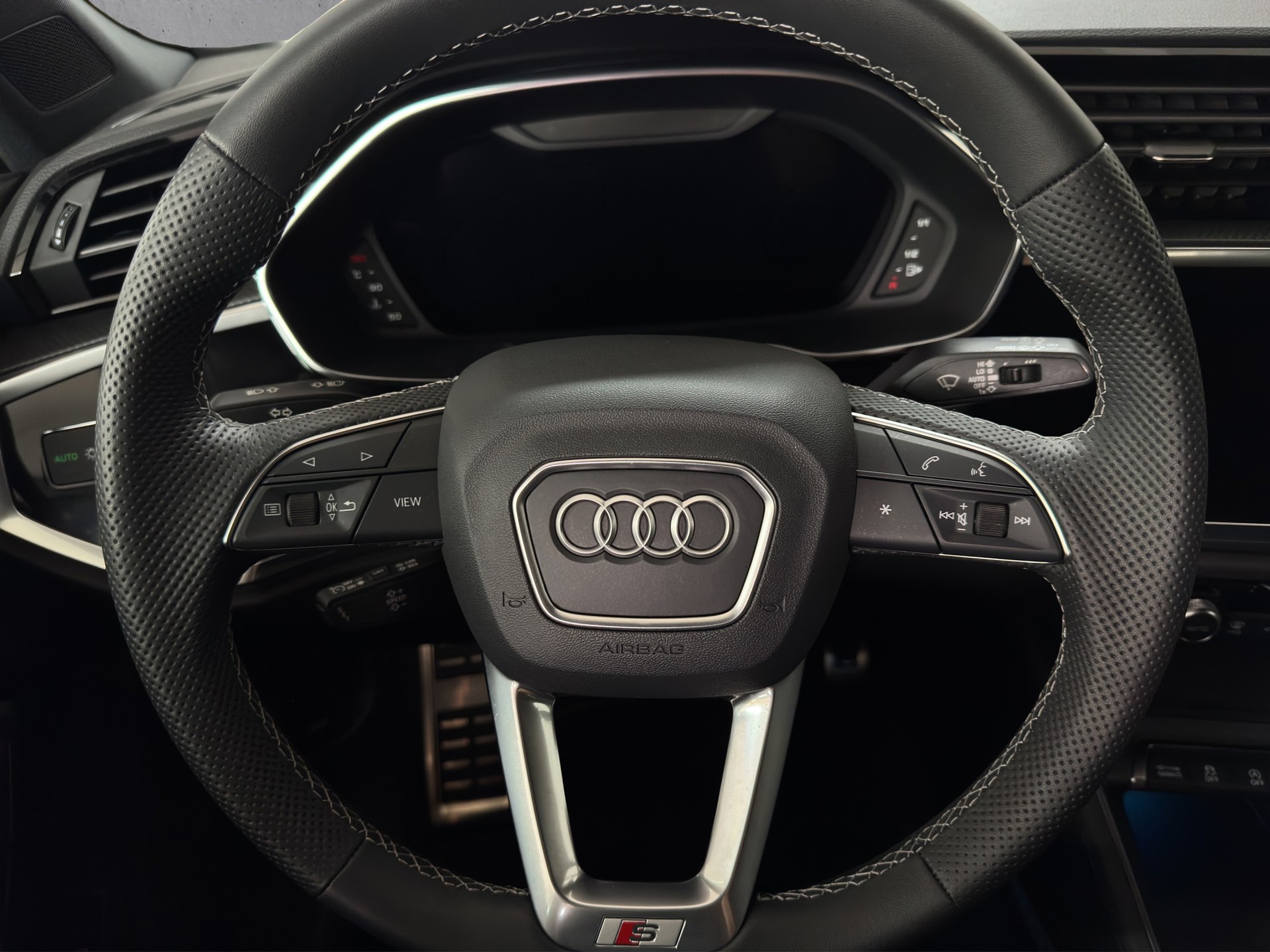 AUDI Q3 Sportback 35 TFSI S line S-tronic "Leder-RF.-Kamera-Navi"-image-11
