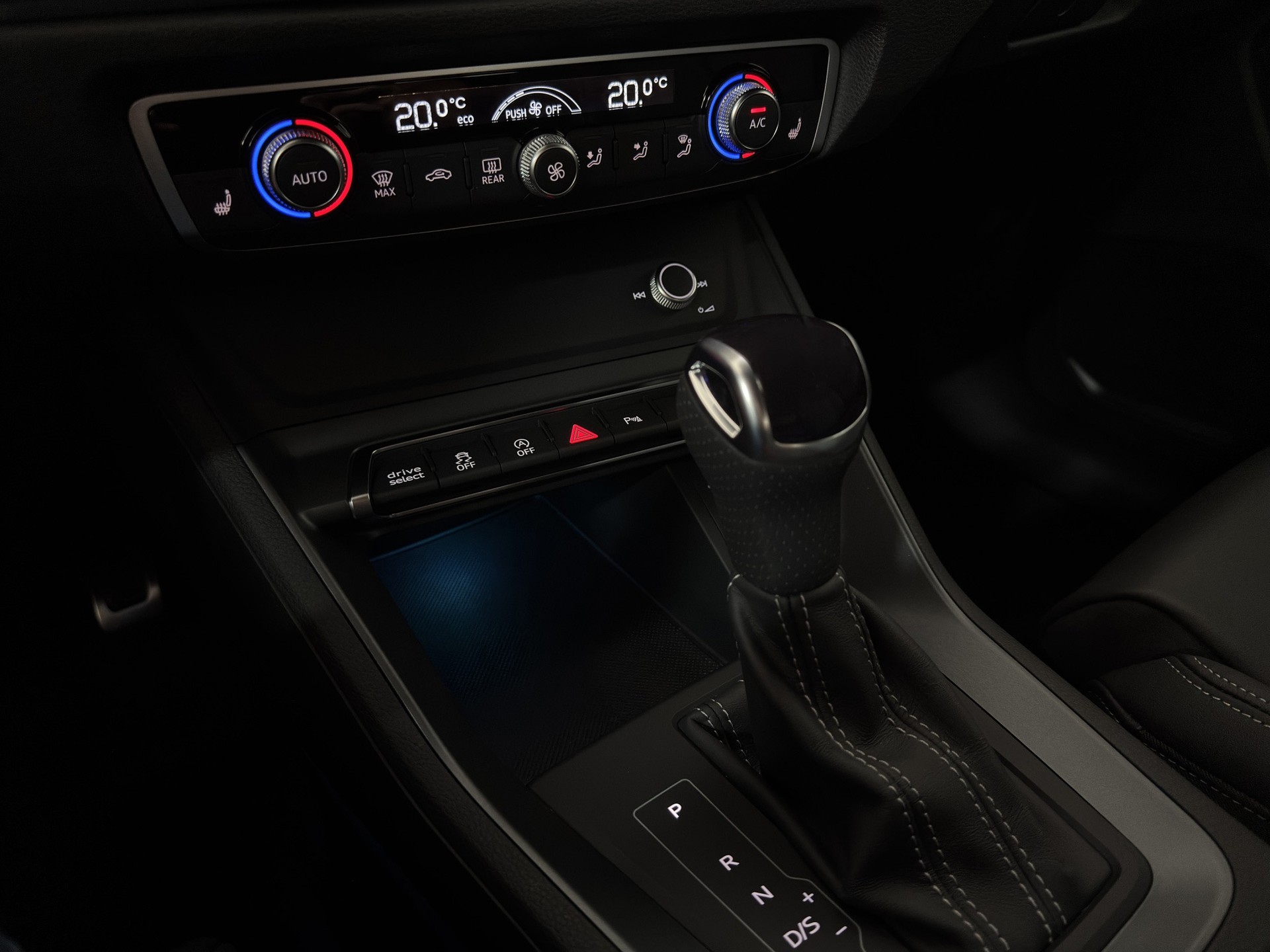 AUDI Q3 Sportback 35 TFSI S line S-tronic "Leder-RF.-Kamera-Navi"-image-14