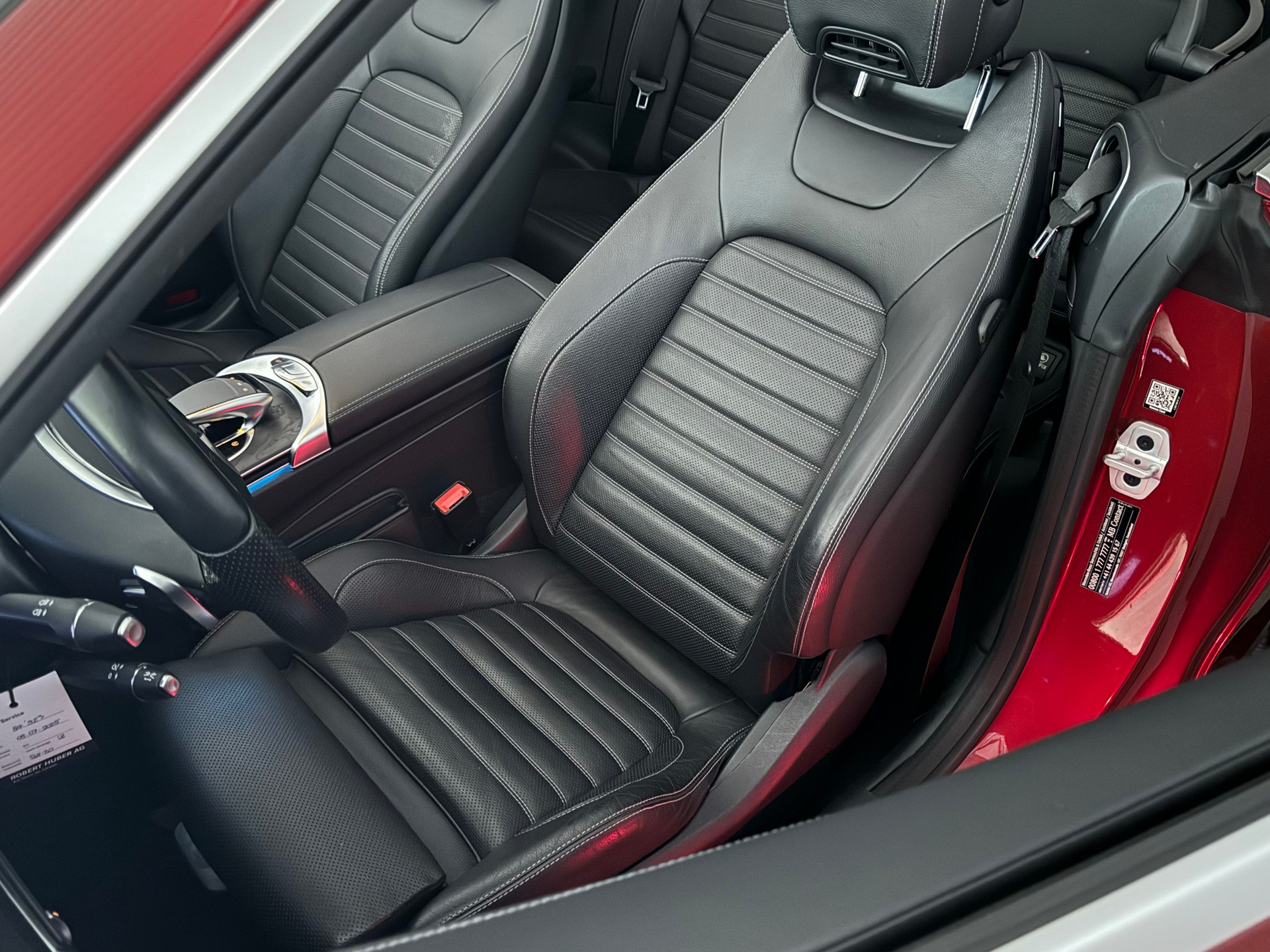 MERCEDES-BENZ C 200 AMG Line 4matic-image-4